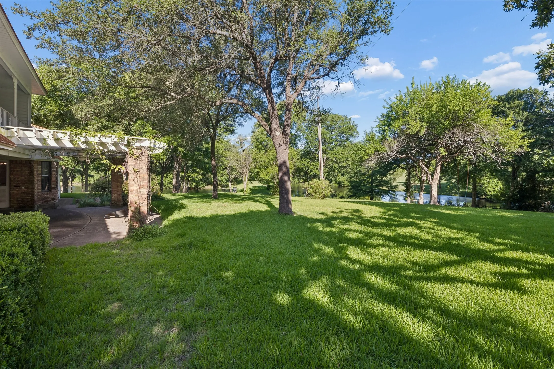Single Family Residence For Sale in Dallas County , 510 W Malloy Bridge Road, Seagoville, Texas 75159, 4 Bedroom, 5 Bathroom, 8 Garage spaces, 4,341 Sqft, built in 1967, mls#21301588, Real Estate Agent in Seagoville, Homes For Sale in Dallas county, Homes For Sale in Seagoville, Realtor in Seagoville Texas, Real Estate Brokerage Independent Realty Texas, Luminita Cordes Realtor