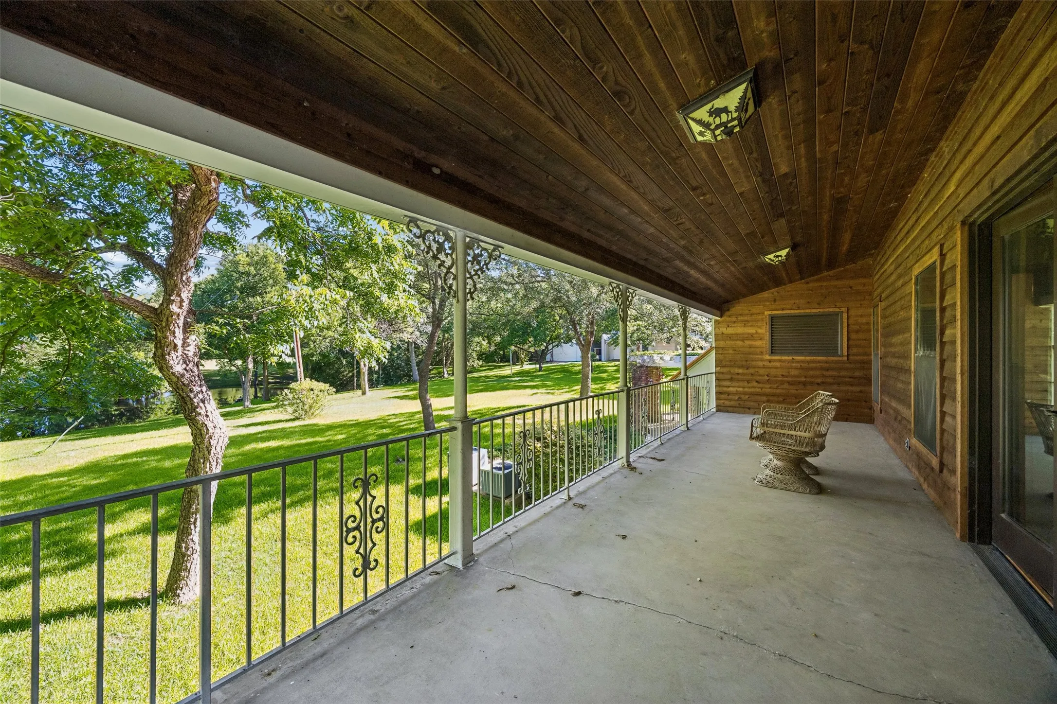 Single Family Residence For Sale in Dallas County , 510 W Malloy Bridge Road, Seagoville, Texas 75159, 4 Bedroom, 5 Bathroom, 8 Garage spaces, 4,341 Sqft, built in 1967, mls#21301588, Real Estate Agent in Seagoville, Homes For Sale in Dallas county, Homes For Sale in Seagoville, Realtor in Seagoville Texas, Real Estate Brokerage Independent Realty Texas, Luminita Cordes Realtor