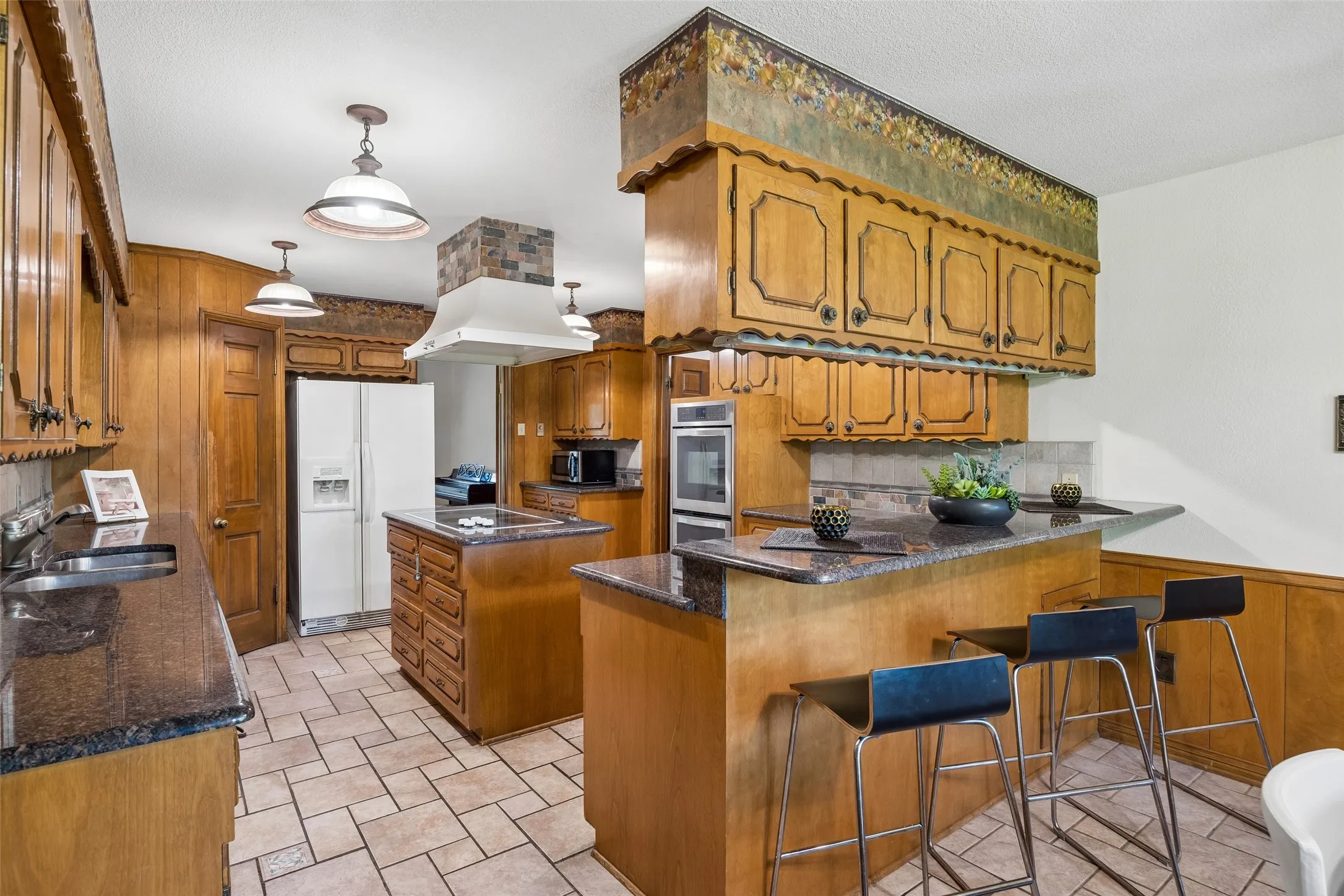 Single Family Residence For Sale in Dallas County , 510 W Malloy Bridge Road, Seagoville, Texas 75159, 4 Bedroom, 5 Bathroom, 8 Garage spaces, 4,341 Sqft, built in 1967, mls#21301588, Real Estate Agent in Seagoville, Homes For Sale in Dallas county, Homes For Sale in Seagoville, Realtor in Seagoville Texas, Real Estate Brokerage Independent Realty Texas, Luminita Cordes Realtor