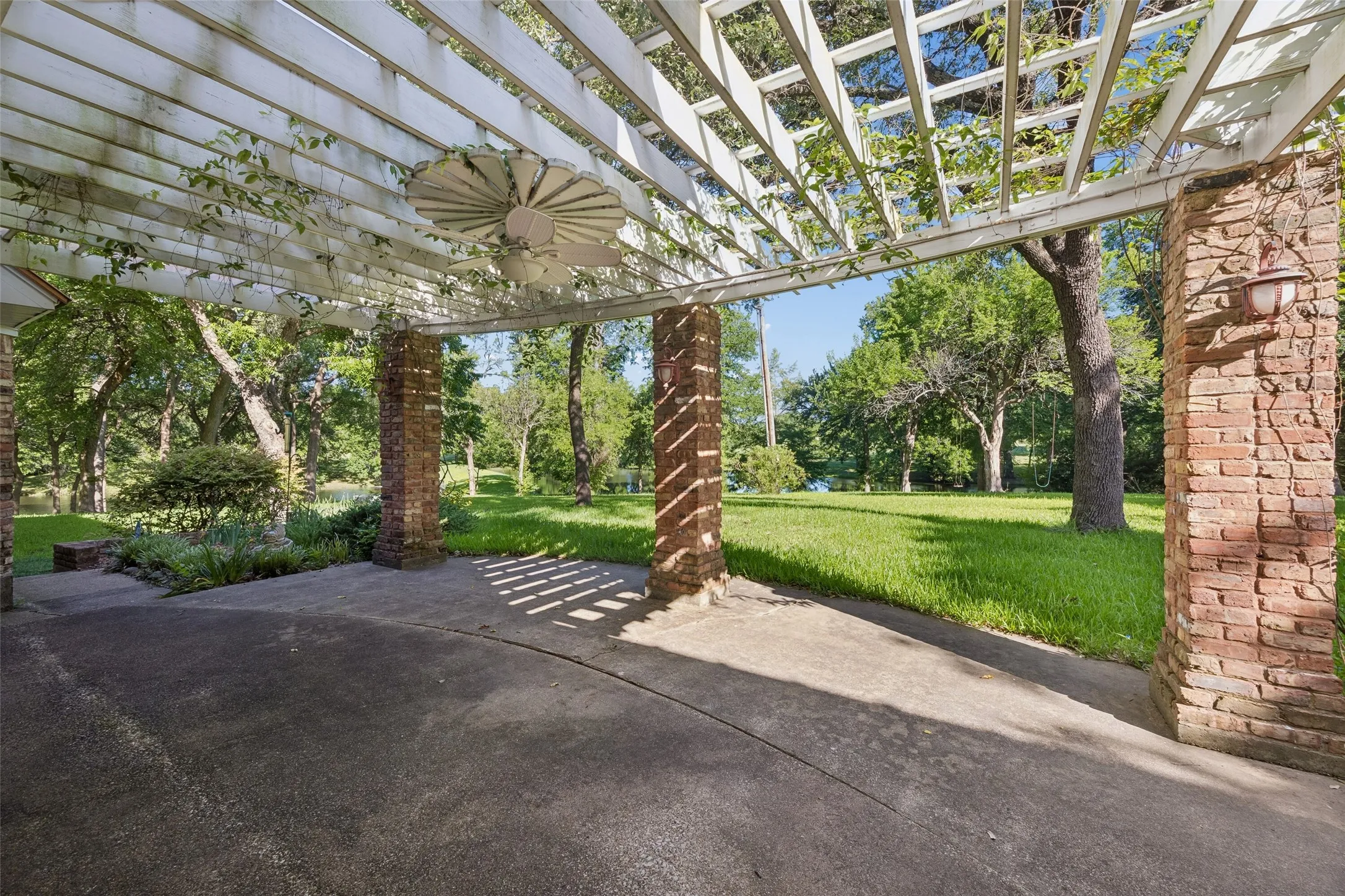 Single Family Residence For Sale in Dallas County , 510 W Malloy Bridge Road, Seagoville, Texas 75159, 4 Bedroom, 5 Bathroom, 8 Garage spaces, 4,341 Sqft, built in 1967, mls#21301588, Real Estate Agent in Seagoville, Homes For Sale in Dallas county, Homes For Sale in Seagoville, Realtor in Seagoville Texas, Real Estate Brokerage Independent Realty Texas, Luminita Cordes Realtor