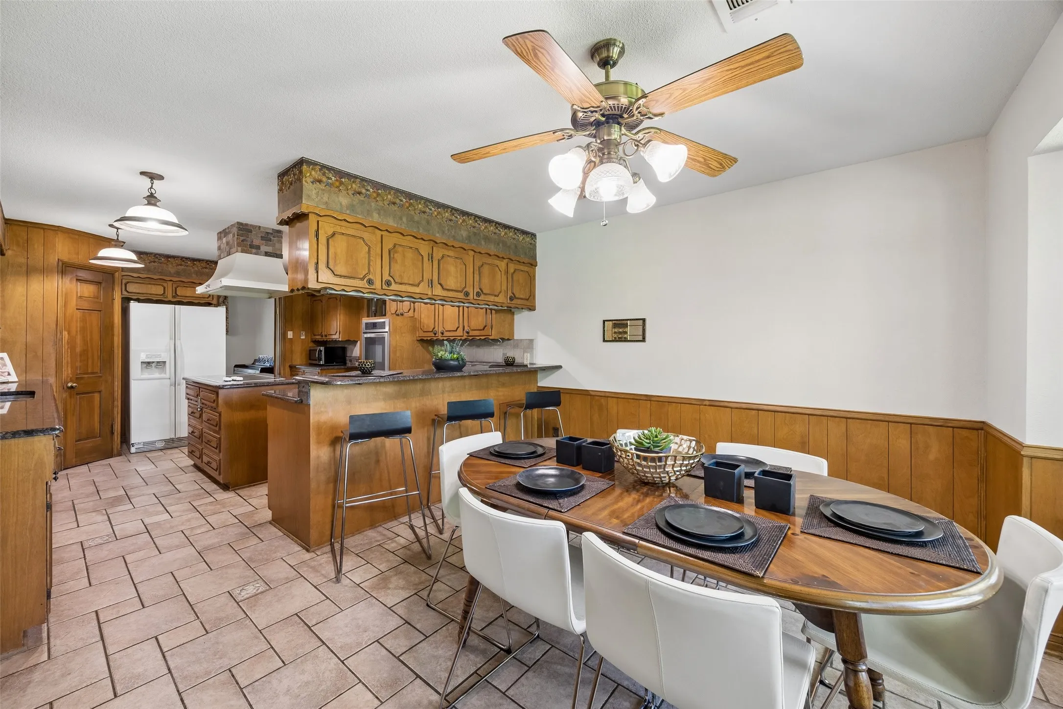 Single Family Residence For Sale in Dallas County , 510 W Malloy Bridge Road, Seagoville, Texas 75159, 4 Bedroom, 5 Bathroom, 8 Garage spaces, 4,341 Sqft, built in 1967, mls#21301588, Real Estate Agent in Seagoville, Homes For Sale in Dallas county, Homes For Sale in Seagoville, Realtor in Seagoville Texas, Real Estate Brokerage Independent Realty Texas, Luminita Cordes Realtor