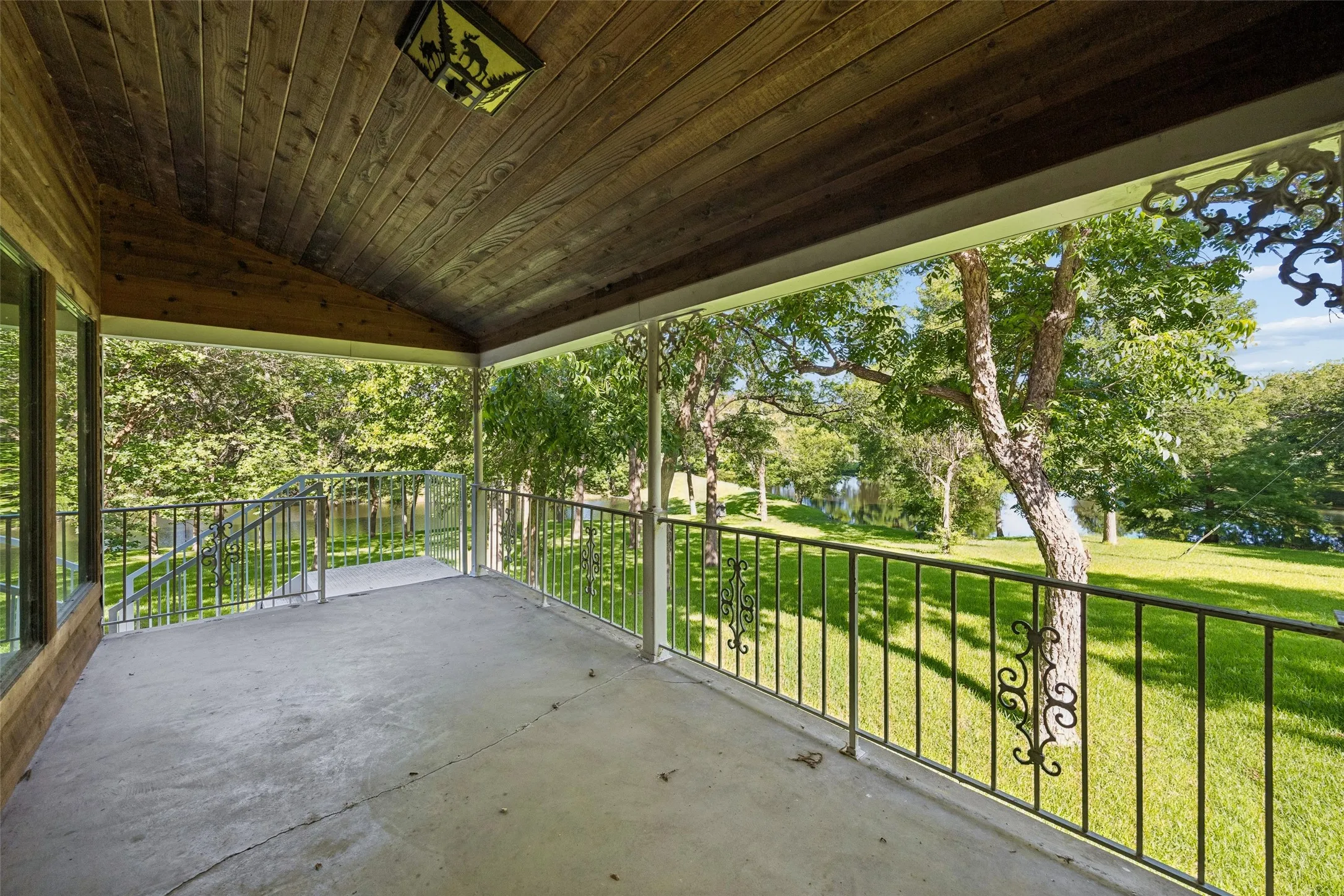 Single Family Residence For Sale in Dallas County , 510 W Malloy Bridge Road, Seagoville, Texas 75159, 4 Bedroom, 5 Bathroom, 8 Garage spaces, 4,341 Sqft, built in 1967, mls#21301588, Real Estate Agent in Seagoville, Homes For Sale in Dallas county, Homes For Sale in Seagoville, Realtor in Seagoville Texas, Real Estate Brokerage Independent Realty Texas, Luminita Cordes Realtor