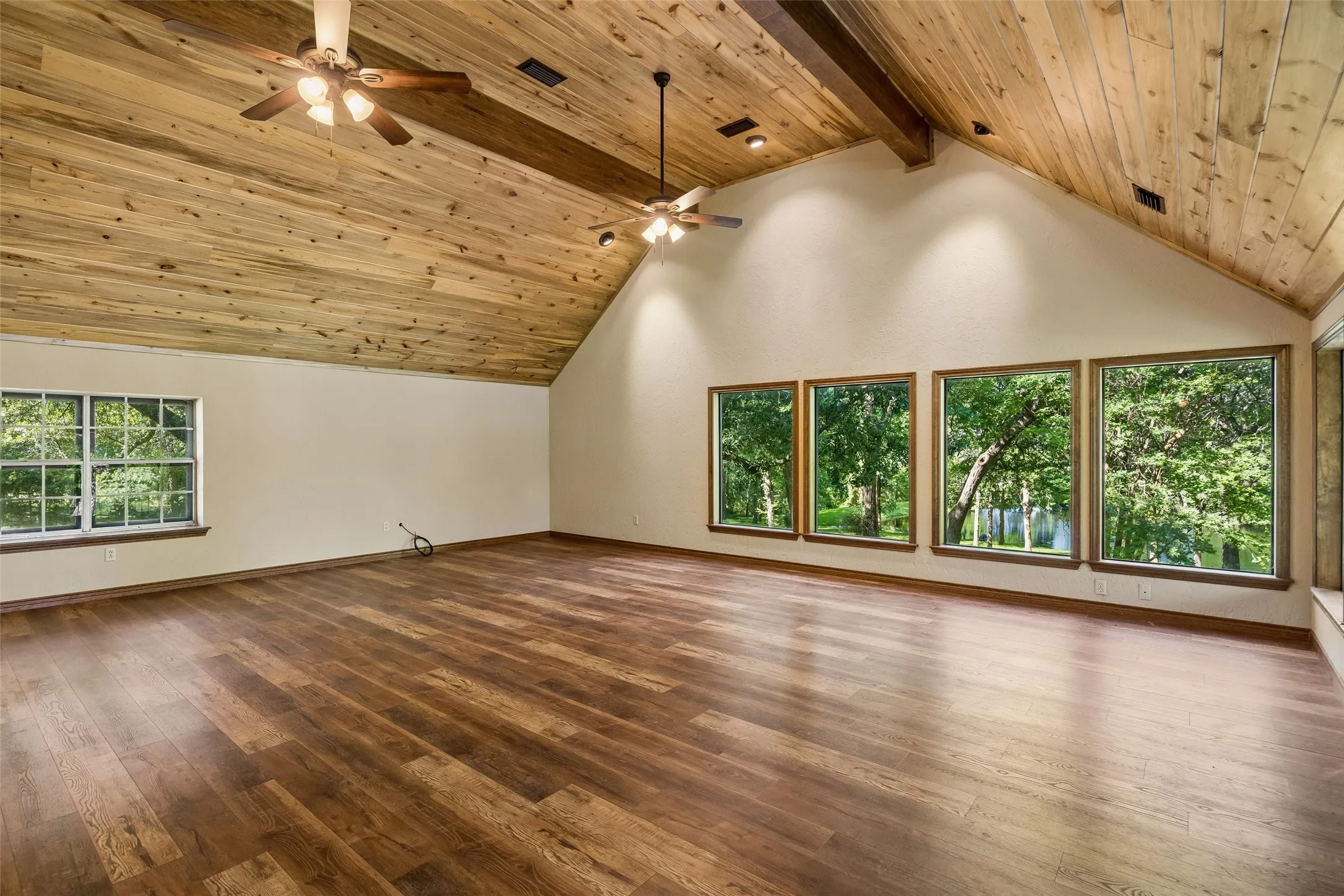 Single Family Residence For Sale in Dallas County , 510 W Malloy Bridge Road, Seagoville, Texas 75159, 4 Bedroom, 5 Bathroom, 8 Garage spaces, 4,341 Sqft, built in 1967, mls#21301588, Real Estate Agent in Seagoville, Homes For Sale in Dallas county, Homes For Sale in Seagoville, Realtor in Seagoville Texas, Real Estate Brokerage Independent Realty Texas, Luminita Cordes Realtor