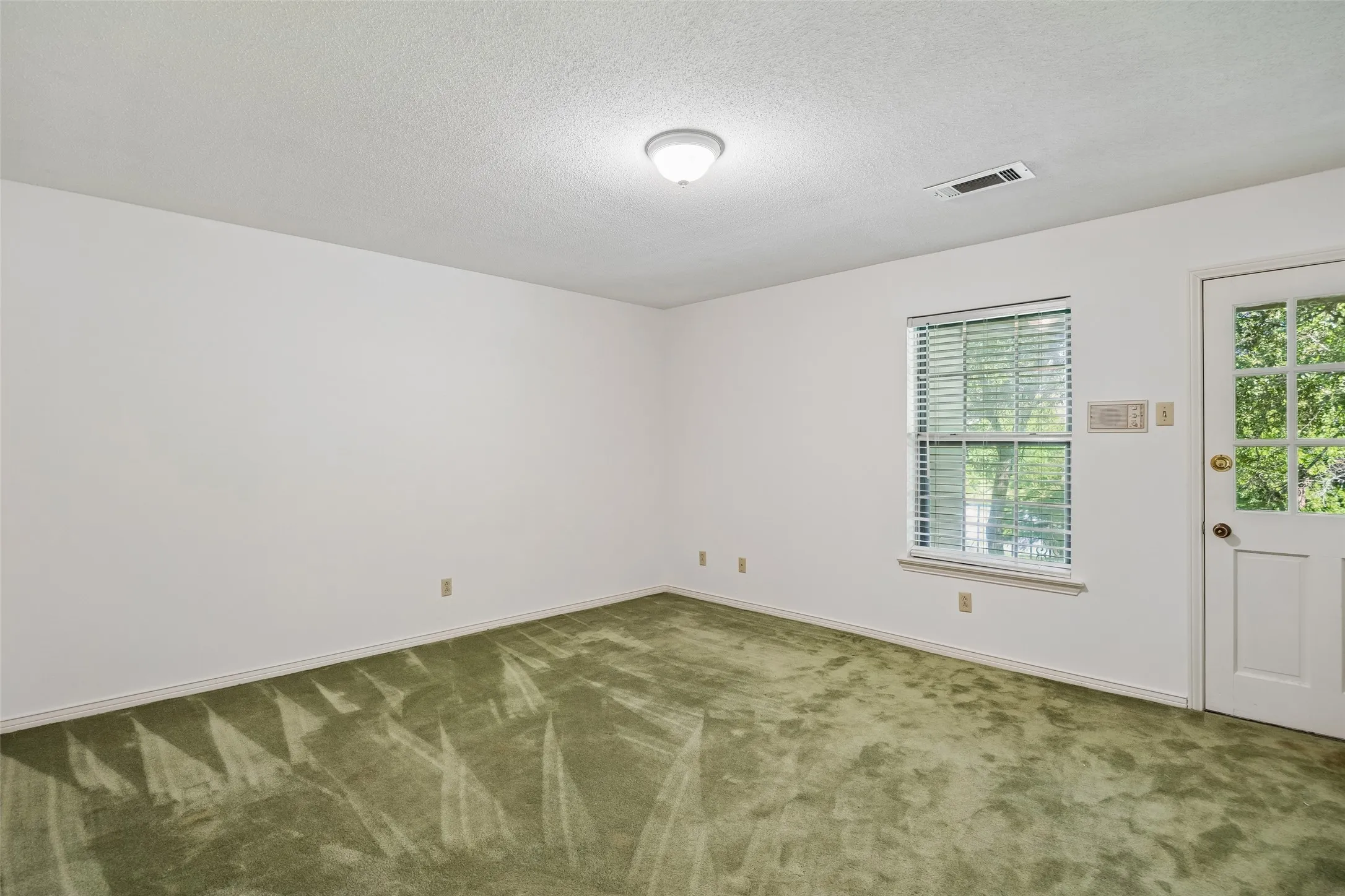 Single Family Residence For Sale in Dallas County , 510 W Malloy Bridge Road, Seagoville, Texas 75159, 4 Bedroom, 5 Bathroom, 8 Garage spaces, 4,341 Sqft, built in 1967, mls#21301588, Real Estate Agent in Seagoville, Homes For Sale in Dallas county, Homes For Sale in Seagoville, Realtor in Seagoville Texas, Real Estate Brokerage Independent Realty Texas, Luminita Cordes Realtor