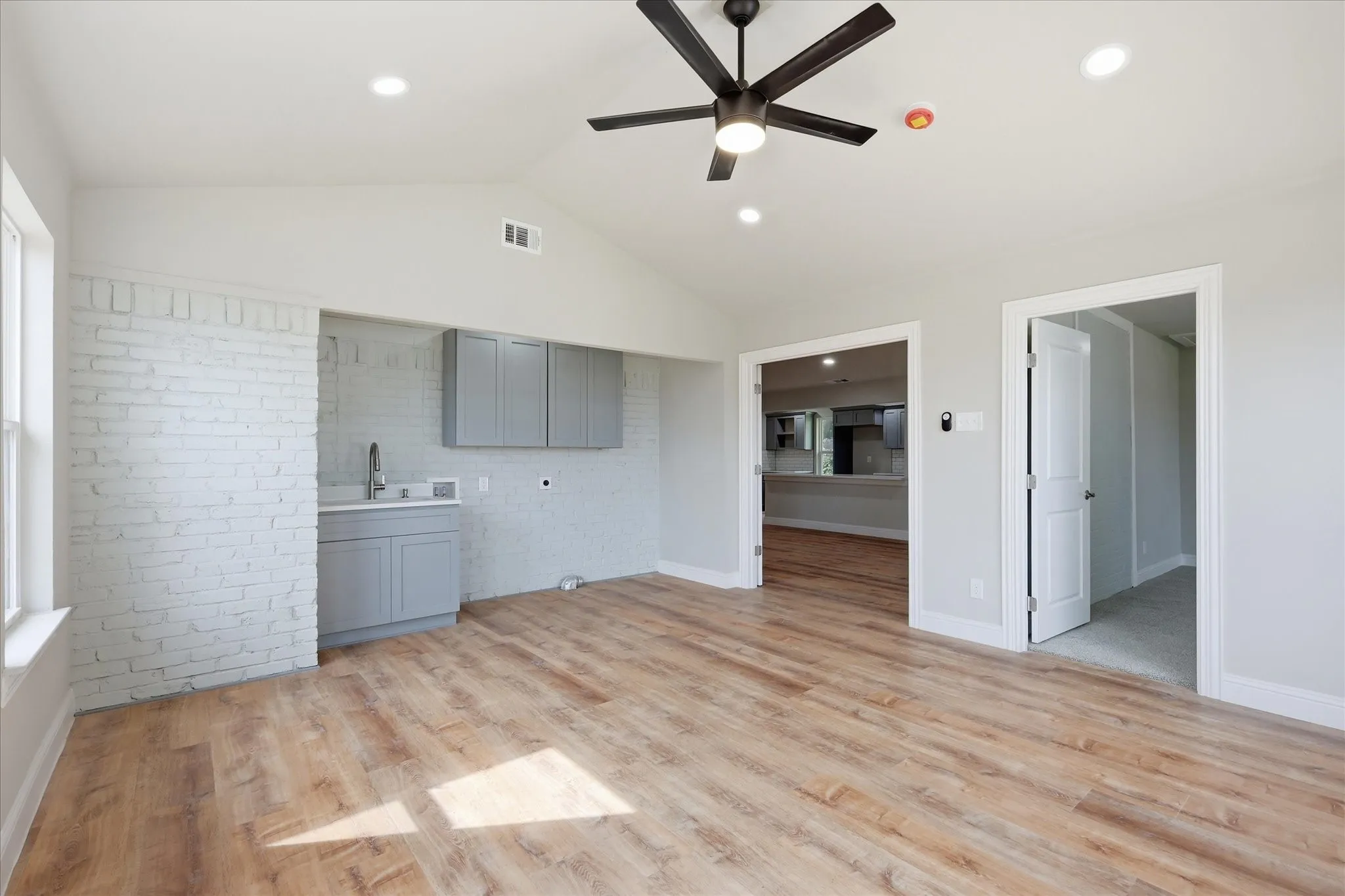 Single Family Residence For Sale in Dallas County , 6333 Symphony Lane, Dallas, Texas 75227, 4 Bedroom, 3 Bathroom, 2 Garage spaces, 2,404 Sqft, built in 1965, mls#21300986, Real Estate Agent in Dallas, Homes For Sale in Dallas county, Homes For Sale in Dallas, Realtor in Dallas Texas, Real Estate Brokerage Independent Realty Texas, Luminita Cordes Realtor
