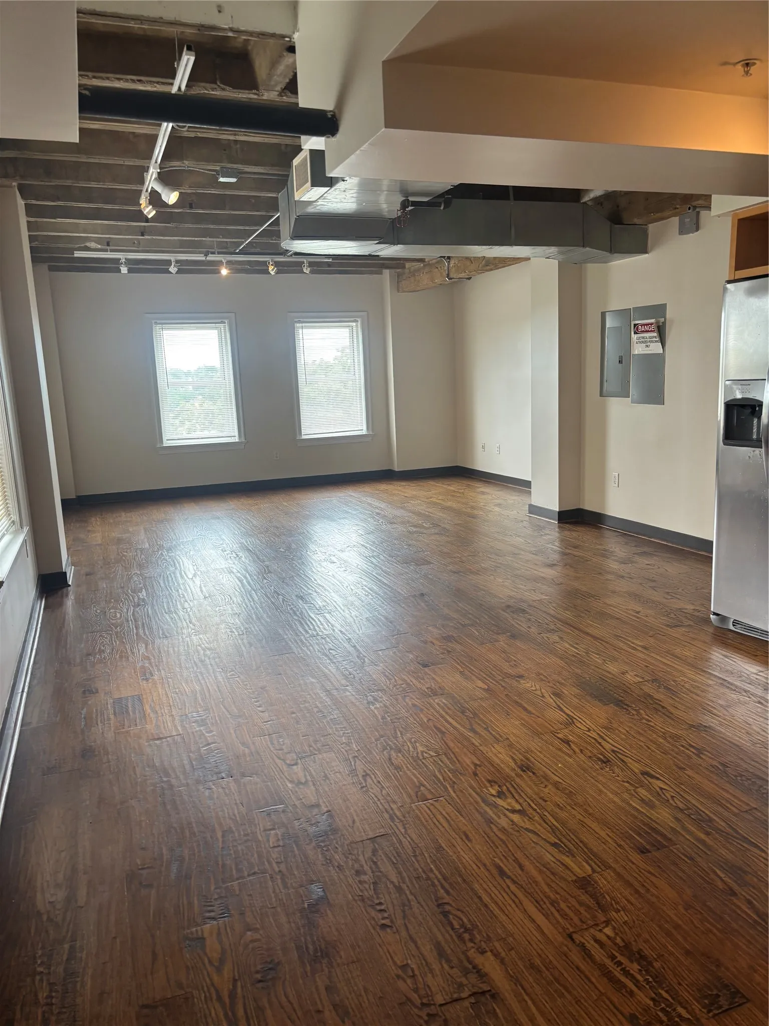 Condominium For Rent in Dallas County , 329 E Colorado Boulevard 404, Dallas, Texas 75203, 1 Bedroom, 1 Bathroom, Garage spaces, 994 Sqft, built in 1929, mls#21304038, Real Estate Agent in Dallas, Homes For Rent in Dallas county, Homes For Rent in Dallas, Realtor in Dallas Texas, Real Estate Brokerage Independent Realty Texas, Luminita Cordes Realtor