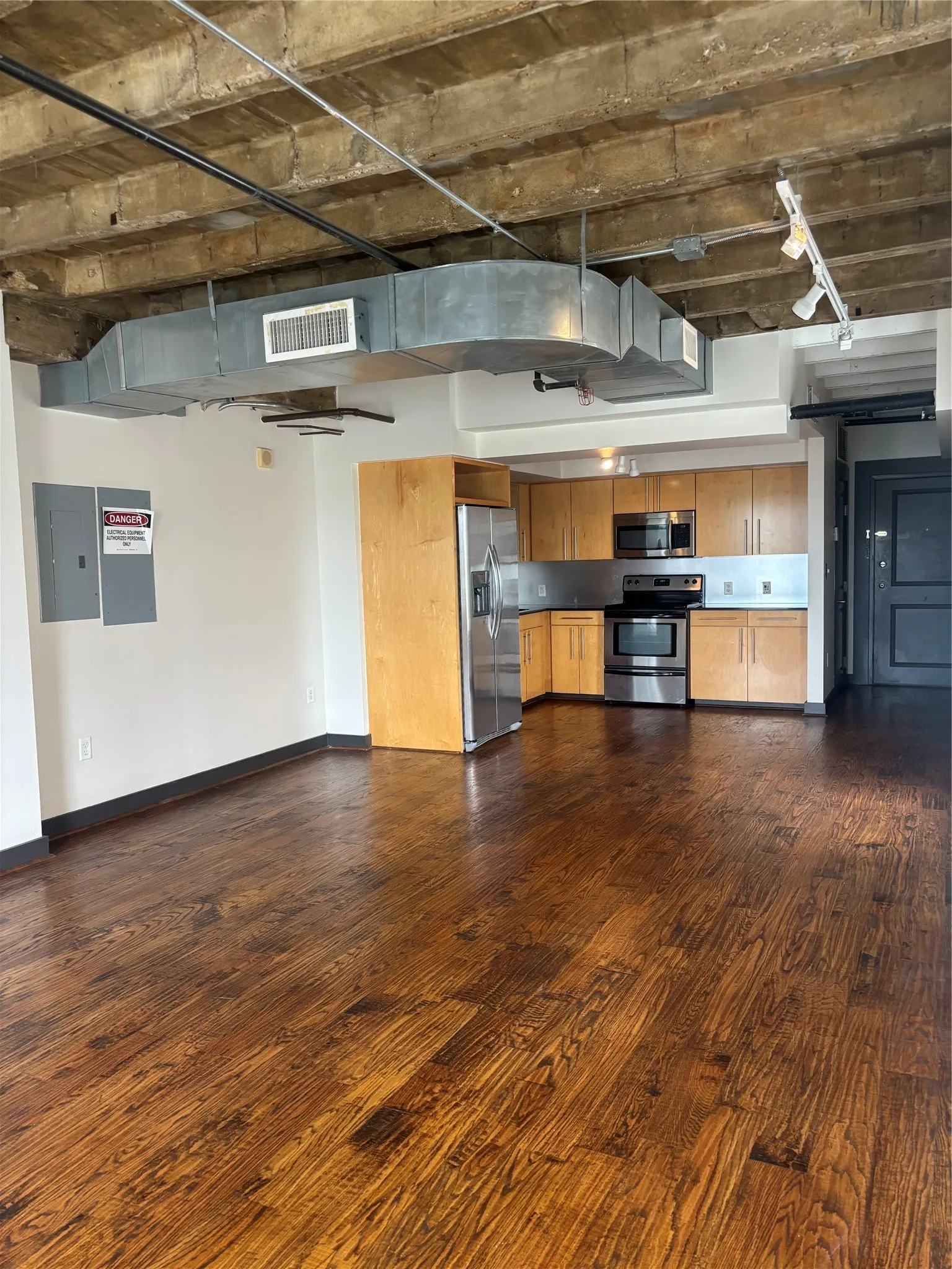 Condominium For Rent in Dallas County , 329 E Colorado Boulevard 404, Dallas, Texas 75203, 1 Bedroom, 1 Bathroom, Garage spaces, 994 Sqft, built in 1929, mls#21304038, Real Estate Agent in Dallas, Homes For Rent in Dallas county, Homes For Rent in Dallas, Realtor in Dallas Texas, Real Estate Brokerage Independent Realty Texas, Luminita Cordes Realtor