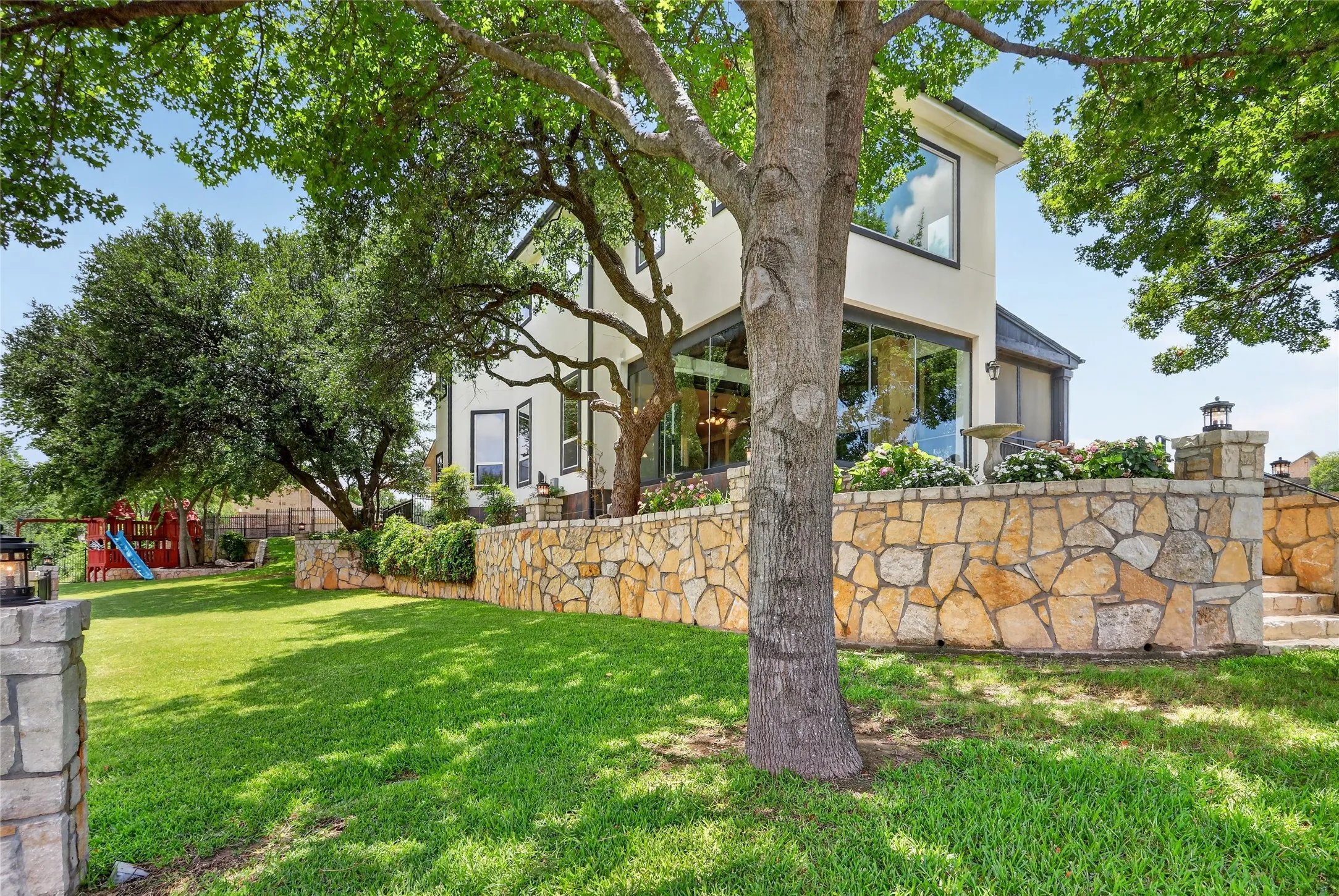 Single Family Residence For Sale in Tarrant County , 7917 Club Court, Fort Worth, Texas 76179, 4 Bedroom, 4 Bathroom, 2 Garage spaces, 5,643 Sqft, built in 2006, mls#21294654, Real Estate Agent in Fort Worth, Homes For Sale in Tarrant county, Homes For Sale in Fort Worth, Realtor in Fort Worth Texas, Real Estate Brokerage Independent Realty Texas, Luminita Cordes Realtor