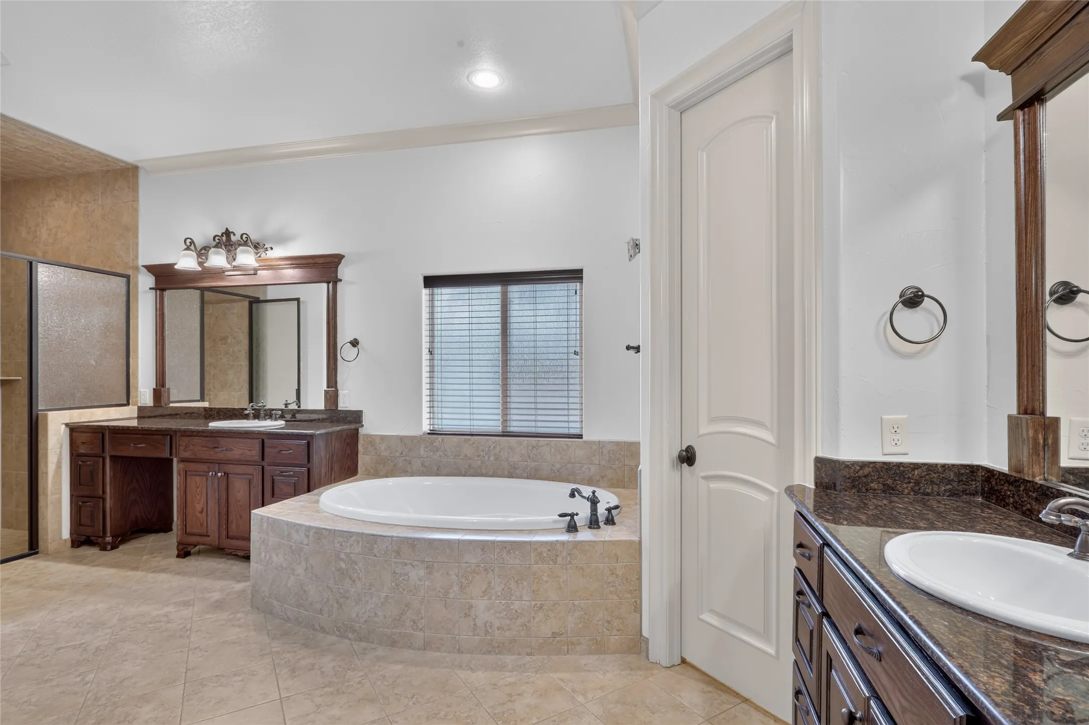 Single Family Residence For Sale in Tarrant County , 7917 Club Court, Fort Worth, Texas 76179, 4 Bedroom, 4 Bathroom, 2 Garage spaces, 5,643 Sqft, built in 2006, mls#21294654, Real Estate Agent in Fort Worth, Homes For Sale in Tarrant county, Homes For Sale in Fort Worth, Realtor in Fort Worth Texas, Real Estate Brokerage Independent Realty Texas, Luminita Cordes Realtor