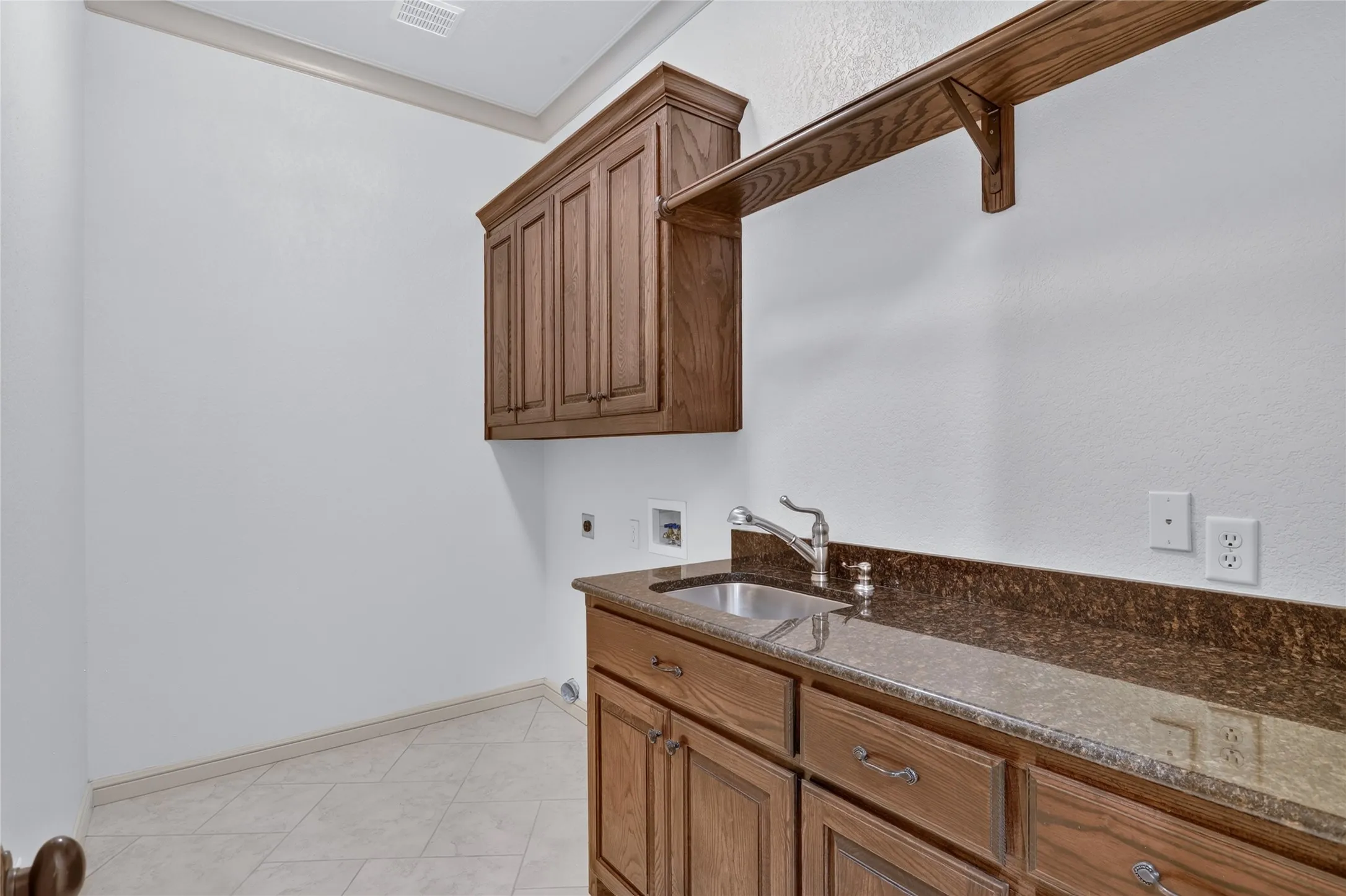 Single Family Residence For Sale in Tarrant County , 7917 Club Court, Fort Worth, Texas 76179, 4 Bedroom, 4 Bathroom, 2 Garage spaces, 5,643 Sqft, built in 2006, mls#21294654, Real Estate Agent in Fort Worth, Homes For Sale in Tarrant county, Homes For Sale in Fort Worth, Realtor in Fort Worth Texas, Real Estate Brokerage Independent Realty Texas, Luminita Cordes Realtor