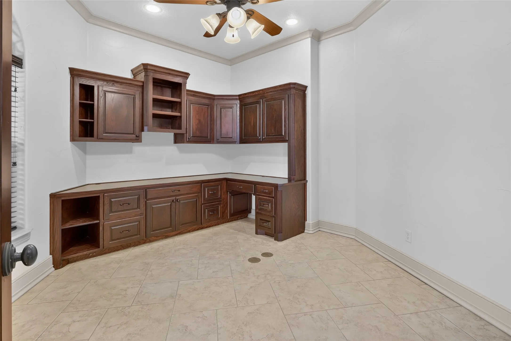 Single Family Residence For Sale in Tarrant County , 7917 Club Court, Fort Worth, Texas 76179, 4 Bedroom, 4 Bathroom, 2 Garage spaces, 5,643 Sqft, built in 2006, mls#21294654, Real Estate Agent in Fort Worth, Homes For Sale in Tarrant county, Homes For Sale in Fort Worth, Realtor in Fort Worth Texas, Real Estate Brokerage Independent Realty Texas, Luminita Cordes Realtor