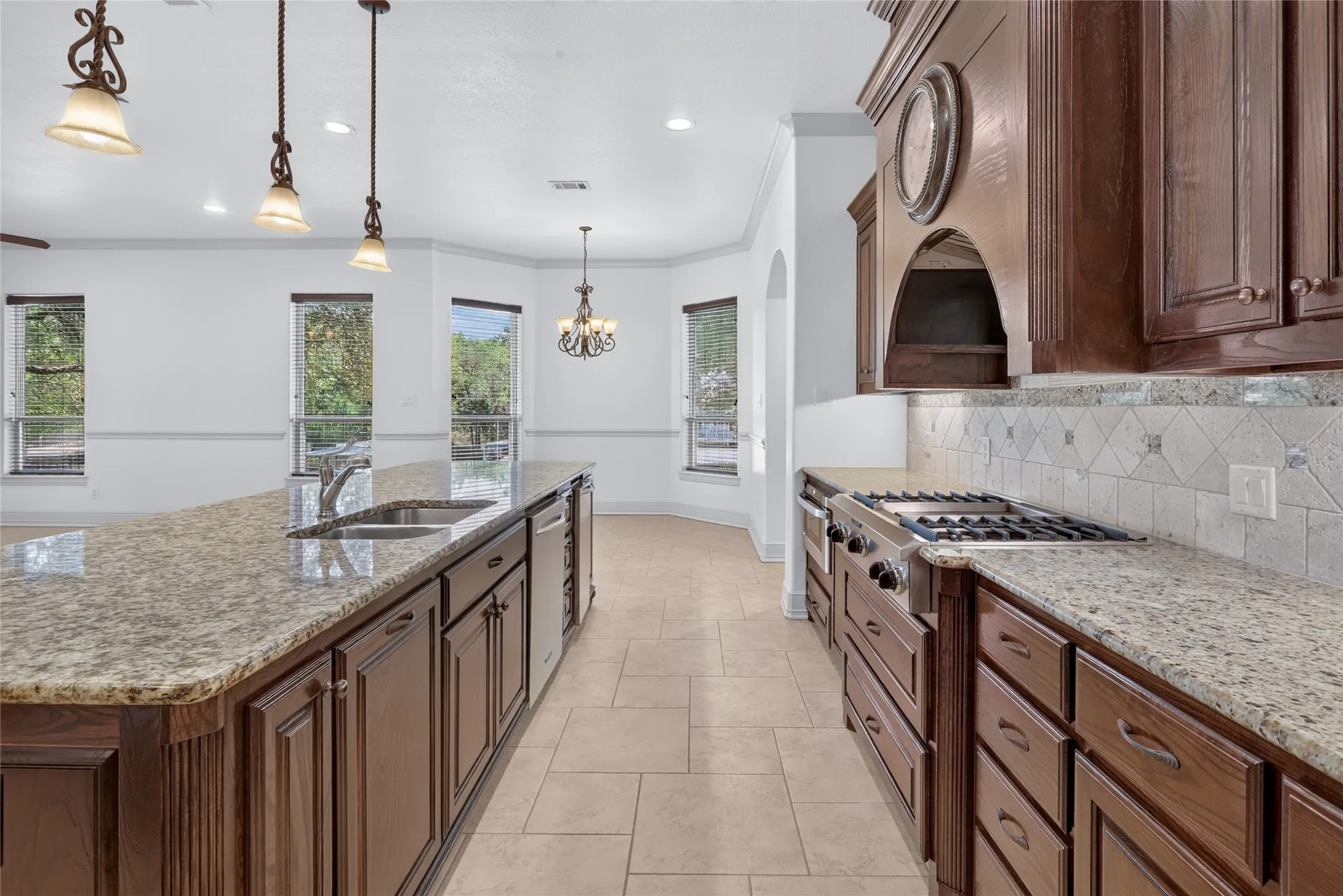 Single Family Residence For Sale in Tarrant County , 7917 Club Court, Fort Worth, Texas 76179, 4 Bedroom, 4 Bathroom, 2 Garage spaces, 5,643 Sqft, built in 2006, mls#21294654, Real Estate Agent in Fort Worth, Homes For Sale in Tarrant county, Homes For Sale in Fort Worth, Realtor in Fort Worth Texas, Real Estate Brokerage Independent Realty Texas, Luminita Cordes Realtor