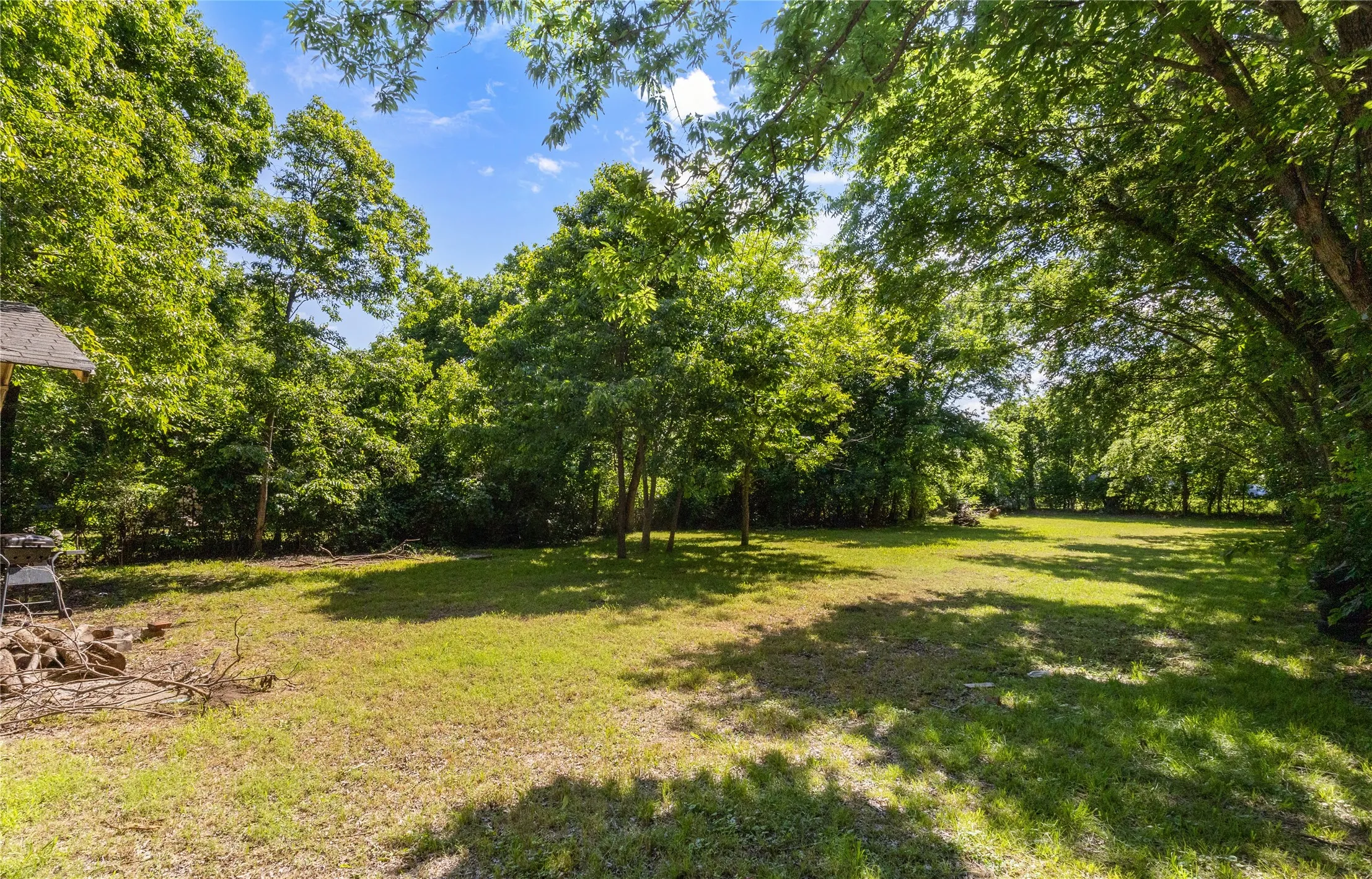 Single Family Residence For Sale in Fannin County , 1019 S Star Street S, Bonham, Texas 75418, 2 Bedroom, 2 Bathroom, Garage spaces, 1,312 Sqft, built in 1920, mls#21304055, Real Estate Agent in Bonham, Homes For Sale in Fannin county, Homes For Sale in Bonham, Realtor in Bonham Texas, Real Estate Brokerage Independent Realty Texas, Luminita Cordes Realtor