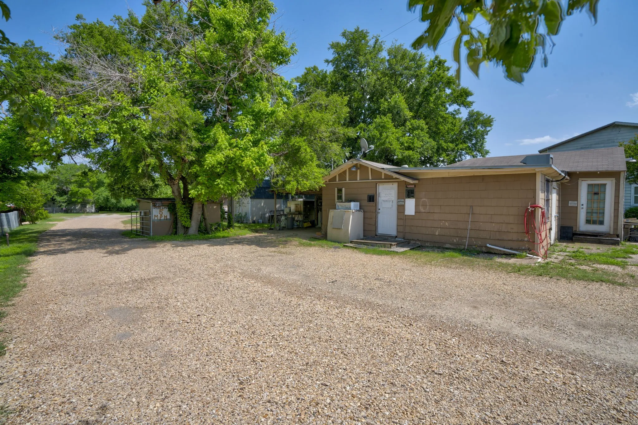 Business For Sale in Ellis County , 404 S Interstate 35 Road 2, Red Oak, Texas 75154, 0, 0, Garage spaces, 0 Sqft, built in 1970, Price $3,000,000, mls#21304068, Real Estate Agent in Red Oak, Homes For Sale in Ellis county, Homes For Sale in Red Oak, Realtor in Red Oak Texas, Real Estate Brokerage Independent Realty Texas, Luminita Cordes Realtor