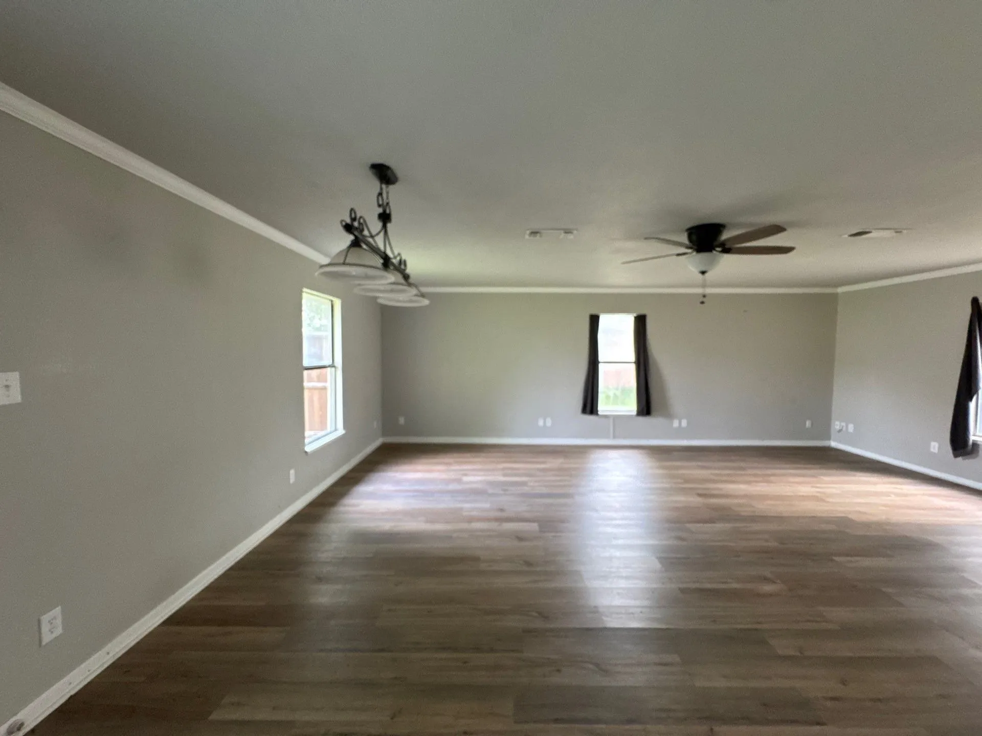 Single Family Residence For Sale in Grayson County , 513 S Carter Street, Whitewright, Texas 75491, 2 Bedroom, 2 Bathroom, Garage spaces, 1,218 Sqft, built in 2003, mls#21303127, Real Estate Agent in Whitewright, Homes For Sale in Grayson county, Homes For Sale in Whitewright, Realtor in Whitewright Texas, Real Estate Brokerage Independent Realty Texas, Luminita Cordes Realtor