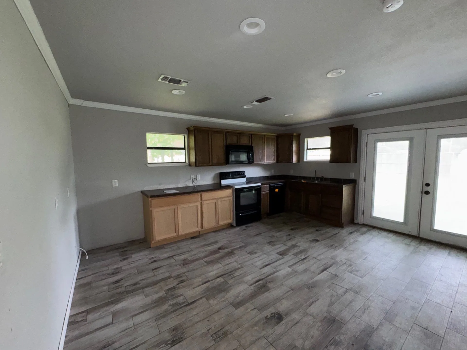 Single Family Residence For Sale in Grayson County , 513 S Carter Street, Whitewright, Texas 75491, 2 Bedroom, 2 Bathroom, Garage spaces, 1,218 Sqft, built in 2003, mls#21303127, Real Estate Agent in Whitewright, Homes For Sale in Grayson county, Homes For Sale in Whitewright, Realtor in Whitewright Texas, Real Estate Brokerage Independent Realty Texas, Luminita Cordes Realtor