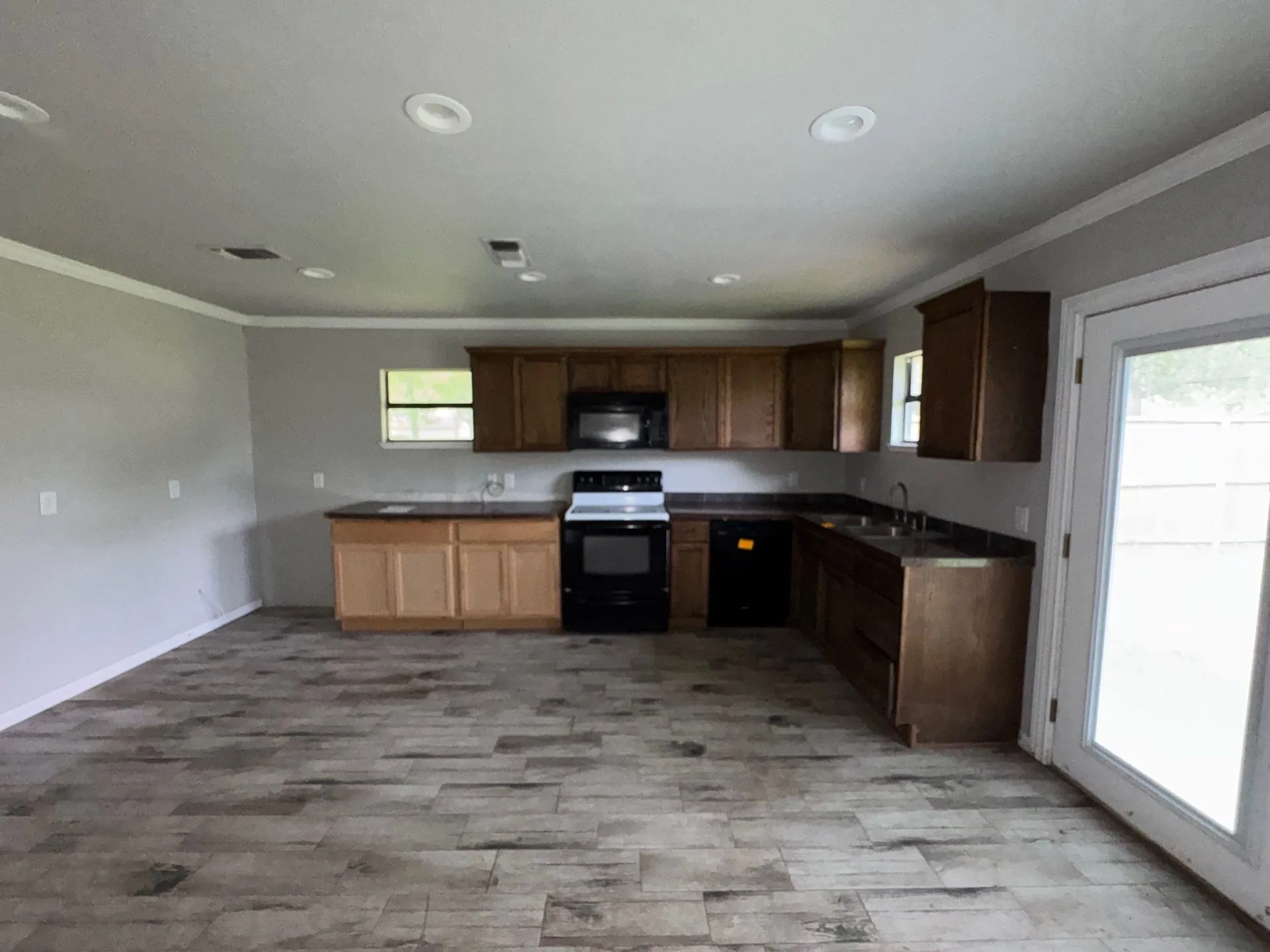 Single Family Residence For Sale in Grayson County , 513 S Carter Street, Whitewright, Texas 75491, 2 Bedroom, 2 Bathroom, Garage spaces, 1,218 Sqft, built in 2003, mls#21303127, Real Estate Agent in Whitewright, Homes For Sale in Grayson county, Homes For Sale in Whitewright, Realtor in Whitewright Texas, Real Estate Brokerage Independent Realty Texas, Luminita Cordes Realtor