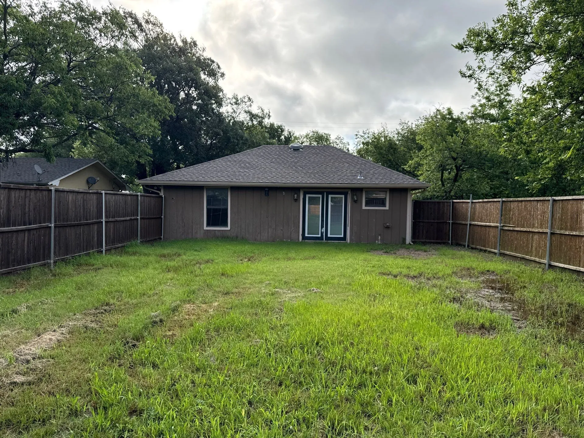 Single Family Residence For Sale in Grayson County , 513 S Carter Street, Whitewright, Texas 75491, 2 Bedroom, 2 Bathroom, Garage spaces, 1,218 Sqft, built in 2003, mls#21303127, Real Estate Agent in Whitewright, Homes For Sale in Grayson county, Homes For Sale in Whitewright, Realtor in Whitewright Texas, Real Estate Brokerage Independent Realty Texas, Luminita Cordes Realtor