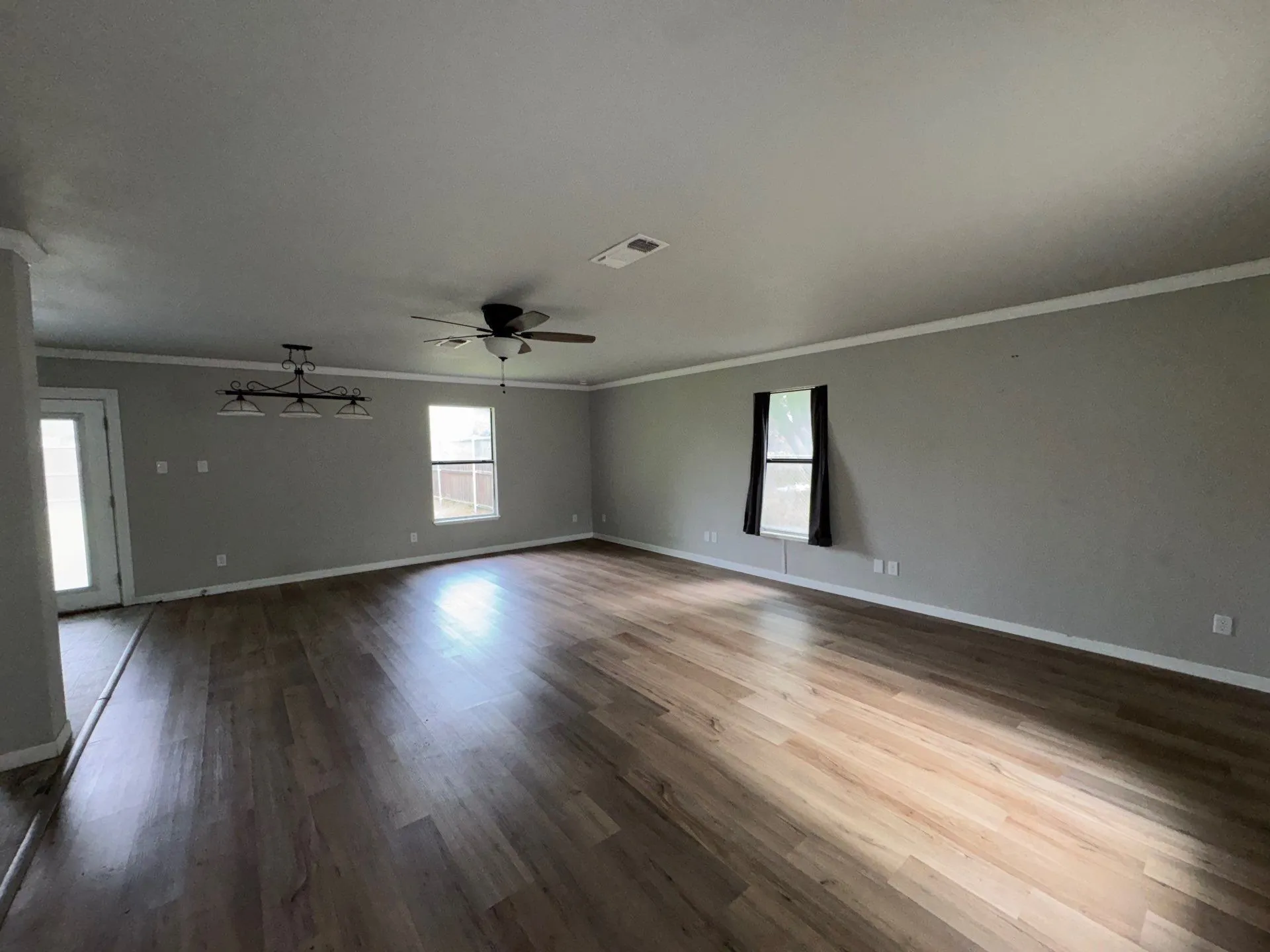 Single Family Residence For Sale in Grayson County , 513 S Carter Street, Whitewright, Texas 75491, 2 Bedroom, 2 Bathroom, Garage spaces, 1,218 Sqft, built in 2003, mls#21303127, Real Estate Agent in Whitewright, Homes For Sale in Grayson county, Homes For Sale in Whitewright, Realtor in Whitewright Texas, Real Estate Brokerage Independent Realty Texas, Luminita Cordes Realtor