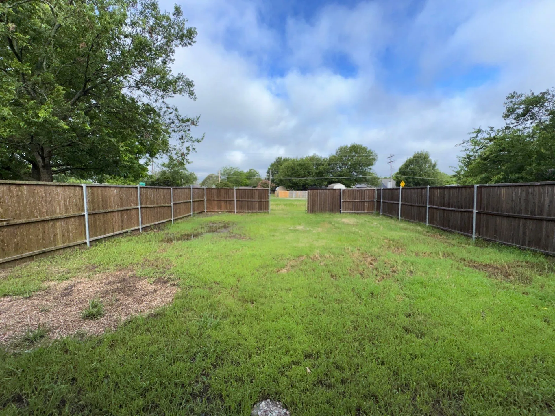 Single Family Residence For Sale in Grayson County , 513 S Carter Street, Whitewright, Texas 75491, 2 Bedroom, 2 Bathroom, Garage spaces, 1,218 Sqft, built in 2003, mls#21303127, Real Estate Agent in Whitewright, Homes For Sale in Grayson county, Homes For Sale in Whitewright, Realtor in Whitewright Texas, Real Estate Brokerage Independent Realty Texas, Luminita Cordes Realtor