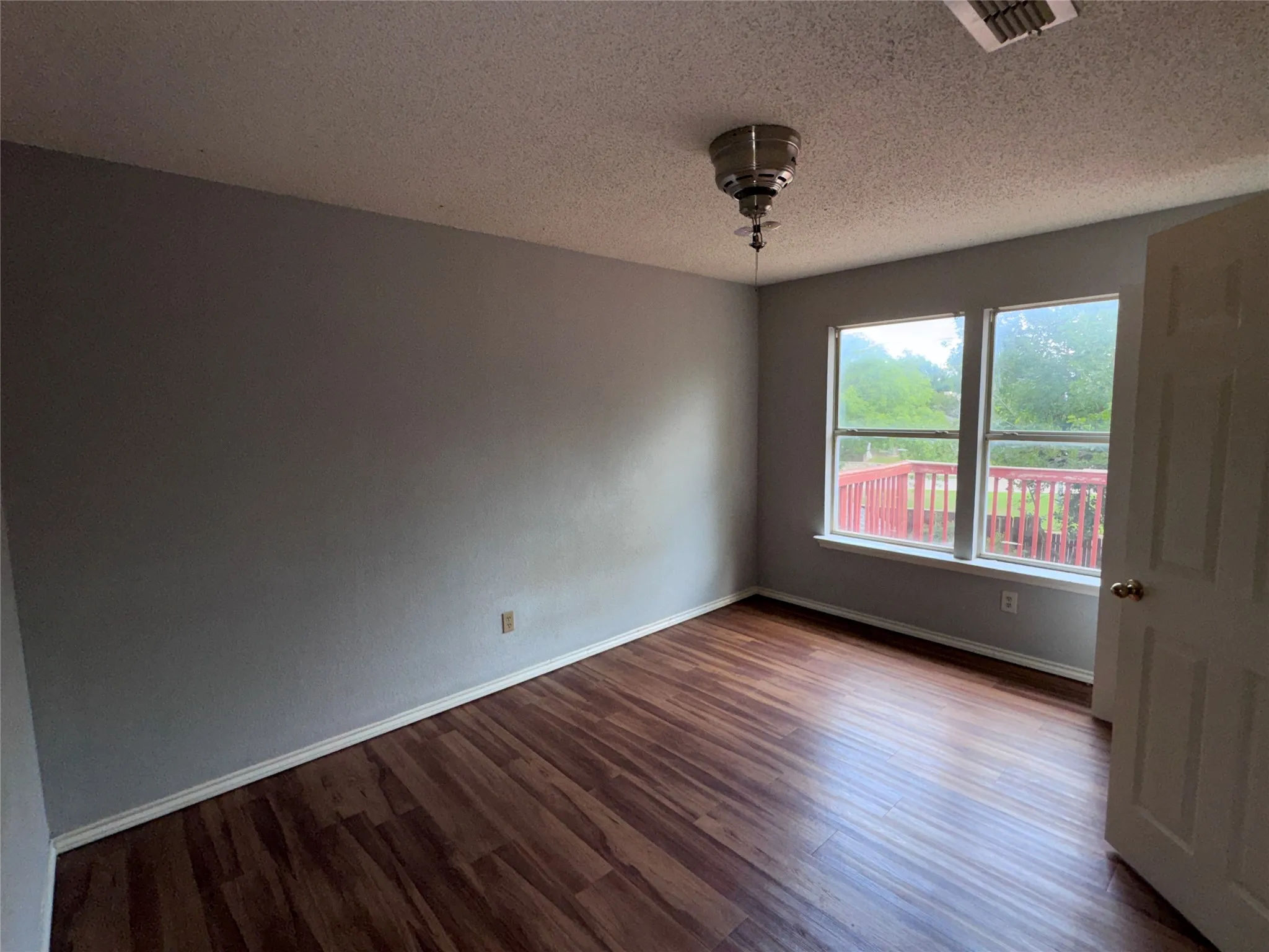 Single Family Residence For Sale in Tarrant County , 601 Elektoy Way, Fort Worth, Texas 76108, 3 Bedroom, 3 Bathroom, 2 Garage spaces, 2,184 Sqft, built in 1992, mls#21303839, Real Estate Agent in Fort Worth, Homes For Sale in Tarrant county, Homes For Sale in Fort Worth, Realtor in Fort Worth Texas, Real Estate Brokerage Independent Realty Texas, Luminita Cordes Realtor