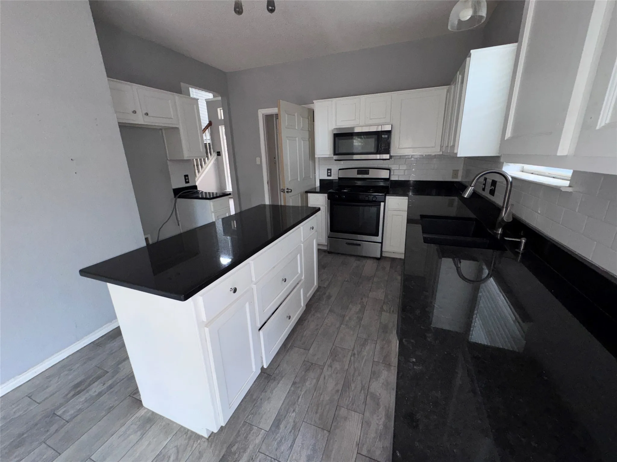 Single Family Residence For Sale in Tarrant County , 601 Elektoy Way, Fort Worth, Texas 76108, 3 Bedroom, 3 Bathroom, 2 Garage spaces, 2,184 Sqft, built in 1992, mls#21303839, Real Estate Agent in Fort Worth, Homes For Sale in Tarrant county, Homes For Sale in Fort Worth, Realtor in Fort Worth Texas, Real Estate Brokerage Independent Realty Texas, Luminita Cordes Realtor