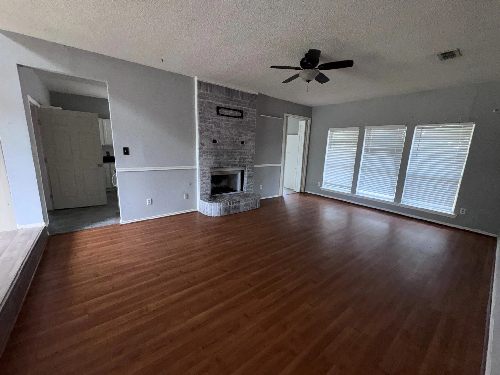 Single Family Residence For Sale in Tarrant County , 601 Elektoy Way, Fort Worth, Texas 76108, 3 Bedroom, 3 Bathroom, 2 Garage spaces, 2,184 Sqft, built in 1992, mls#21303839, Real Estate Agent in Fort Worth, Homes For Sale in Tarrant county, Homes For Sale in Fort Worth, Realtor in Fort Worth Texas, Real Estate Brokerage Independent Realty Texas, Luminita Cordes Realtor