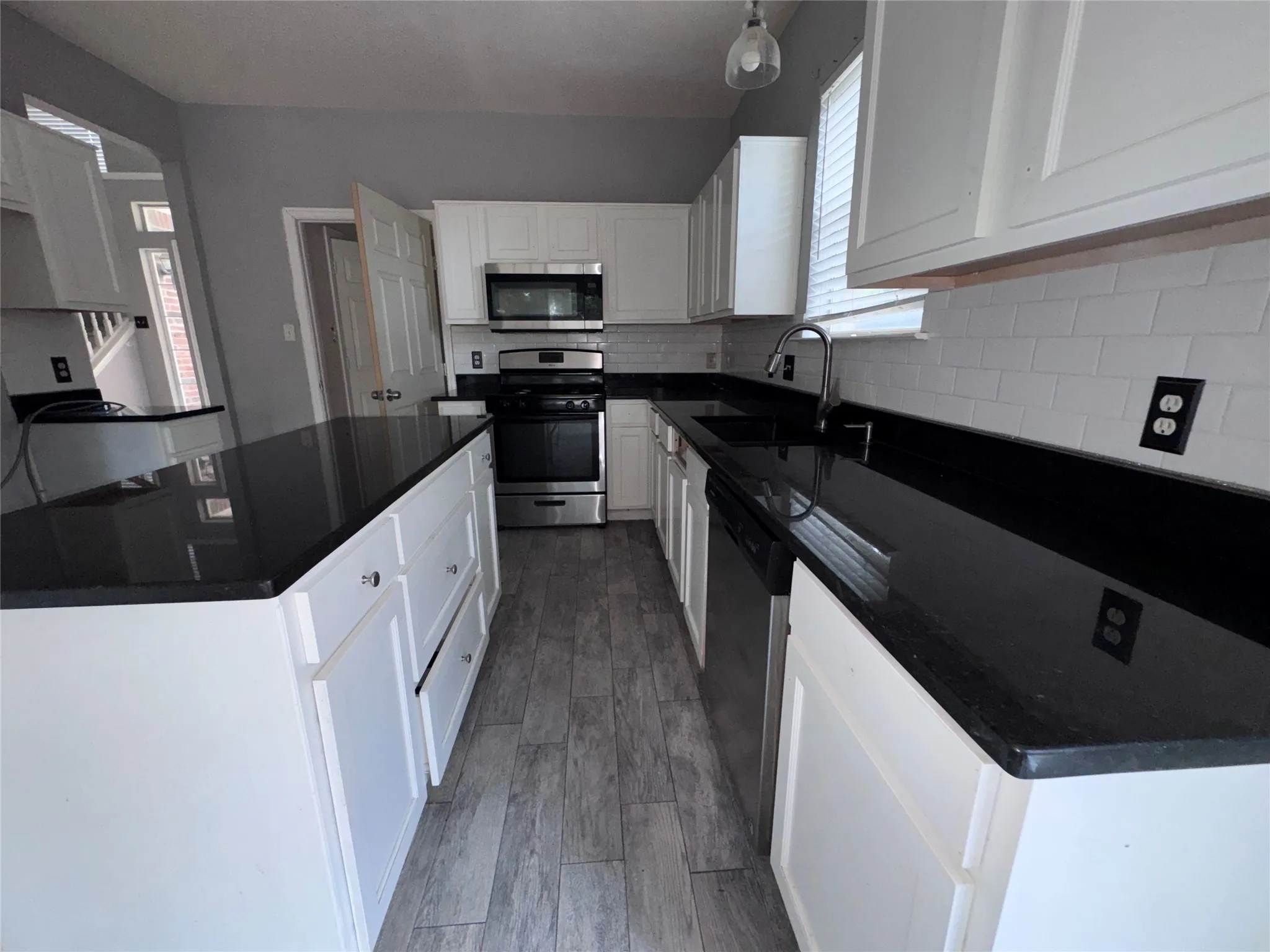 Single Family Residence For Sale in Tarrant County , 601 Elektoy Way, Fort Worth, Texas 76108, 3 Bedroom, 3 Bathroom, 2 Garage spaces, 2,184 Sqft, built in 1992, mls#21303839, Real Estate Agent in Fort Worth, Homes For Sale in Tarrant county, Homes For Sale in Fort Worth, Realtor in Fort Worth Texas, Real Estate Brokerage Independent Realty Texas, Luminita Cordes Realtor