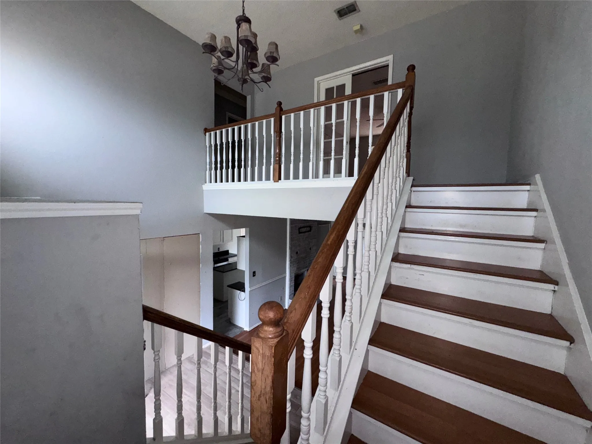 Single Family Residence For Sale in Tarrant County , 601 Elektoy Way, Fort Worth, Texas 76108, 3 Bedroom, 3 Bathroom, 2 Garage spaces, 2,184 Sqft, built in 1992, mls#21303839, Real Estate Agent in Fort Worth, Homes For Sale in Tarrant county, Homes For Sale in Fort Worth, Realtor in Fort Worth Texas, Real Estate Brokerage Independent Realty Texas, Luminita Cordes Realtor