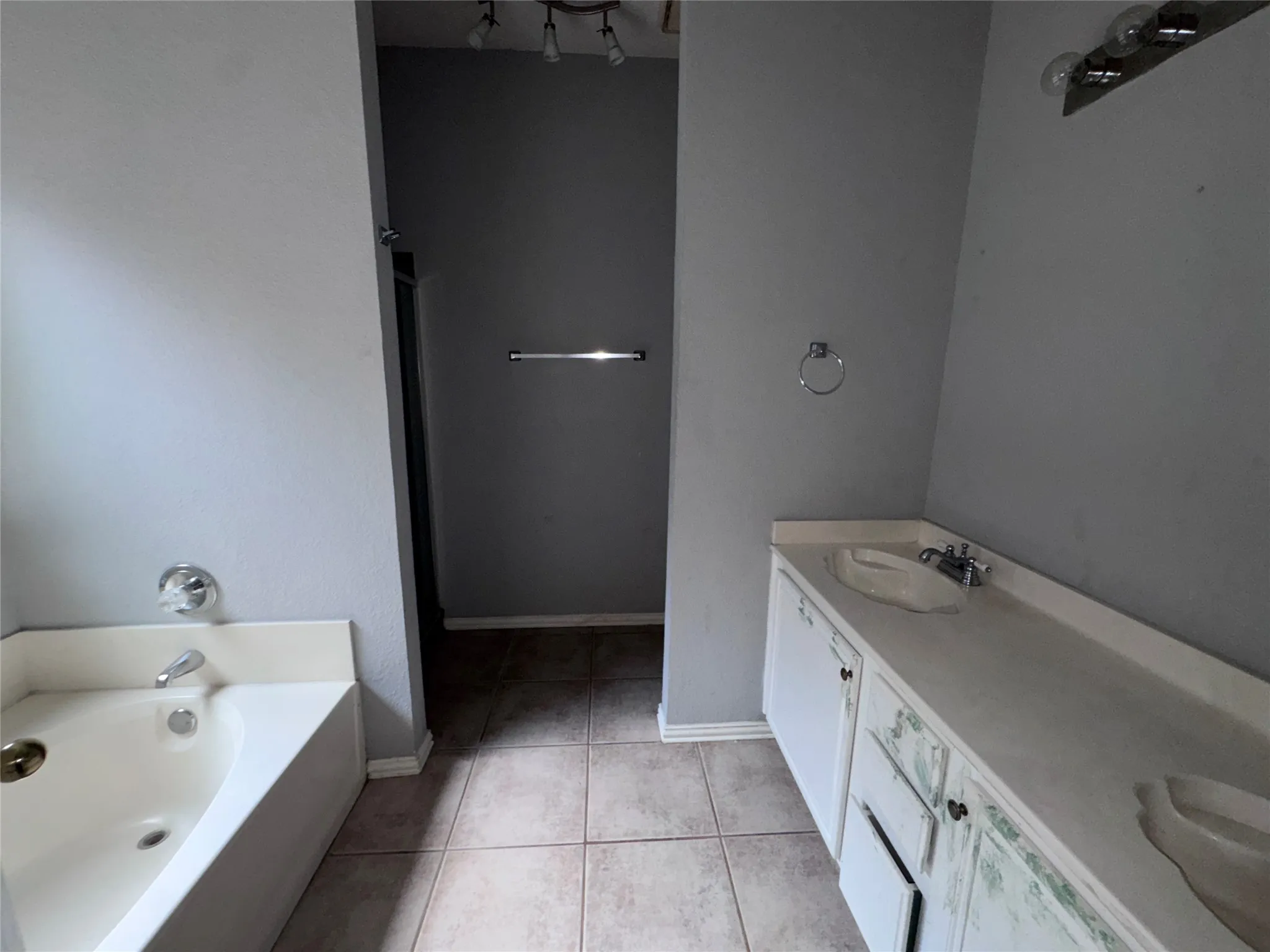 Single Family Residence For Sale in Tarrant County , 601 Elektoy Way, Fort Worth, Texas 76108, 3 Bedroom, 3 Bathroom, 2 Garage spaces, 2,184 Sqft, built in 1992, mls#21303839, Real Estate Agent in Fort Worth, Homes For Sale in Tarrant county, Homes For Sale in Fort Worth, Realtor in Fort Worth Texas, Real Estate Brokerage Independent Realty Texas, Luminita Cordes Realtor