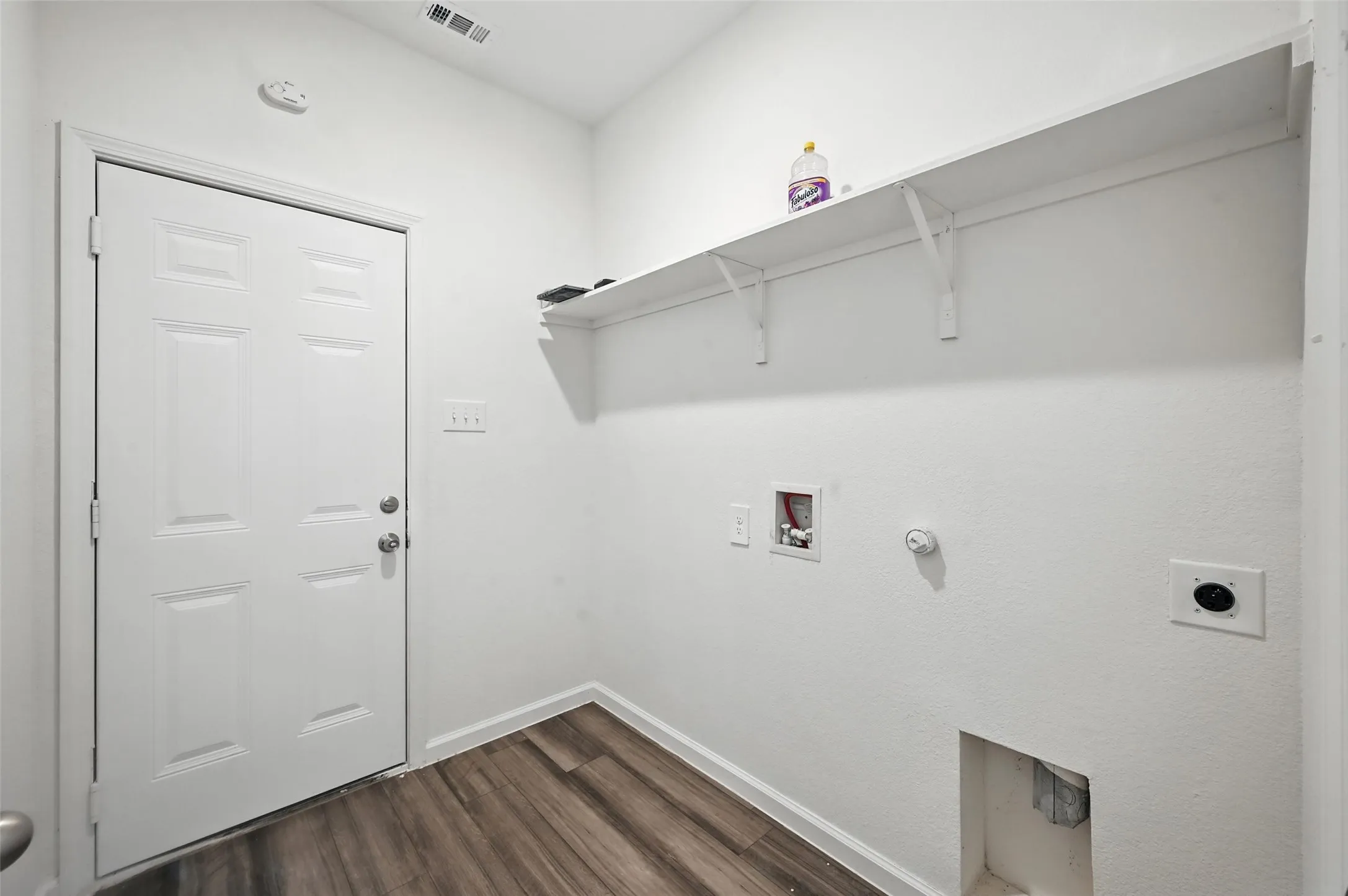 Single Family Residence For Rent in Tarrant County , 1637 Escondido Drive, Fort Worth, Texas 76052, 4 Bedroom, 2 Bathroom, 2 Garage spaces, 1,887 Sqft, built in 2021, mls#21304094, Real Estate Agent in Fort Worth, Homes For Rent in Tarrant county, Homes For Rent in Fort Worth, Realtor in Fort Worth Texas, Real Estate Brokerage Independent Realty Texas, Luminita Cordes Realtor
