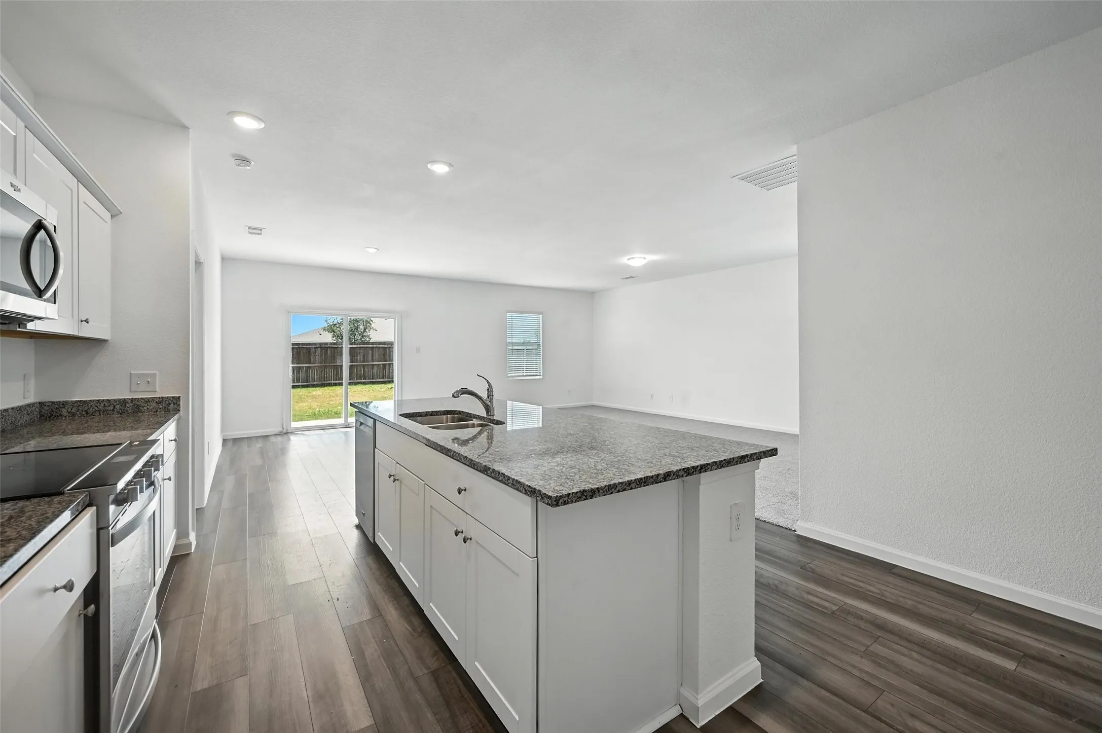 Single Family Residence For Rent in Tarrant County , 1637 Escondido Drive, Fort Worth, Texas 76052, 4 Bedroom, 2 Bathroom, 2 Garage spaces, 1,887 Sqft, built in 2021, mls#21304094, Real Estate Agent in Fort Worth, Homes For Rent in Tarrant county, Homes For Rent in Fort Worth, Realtor in Fort Worth Texas, Real Estate Brokerage Independent Realty Texas, Luminita Cordes Realtor