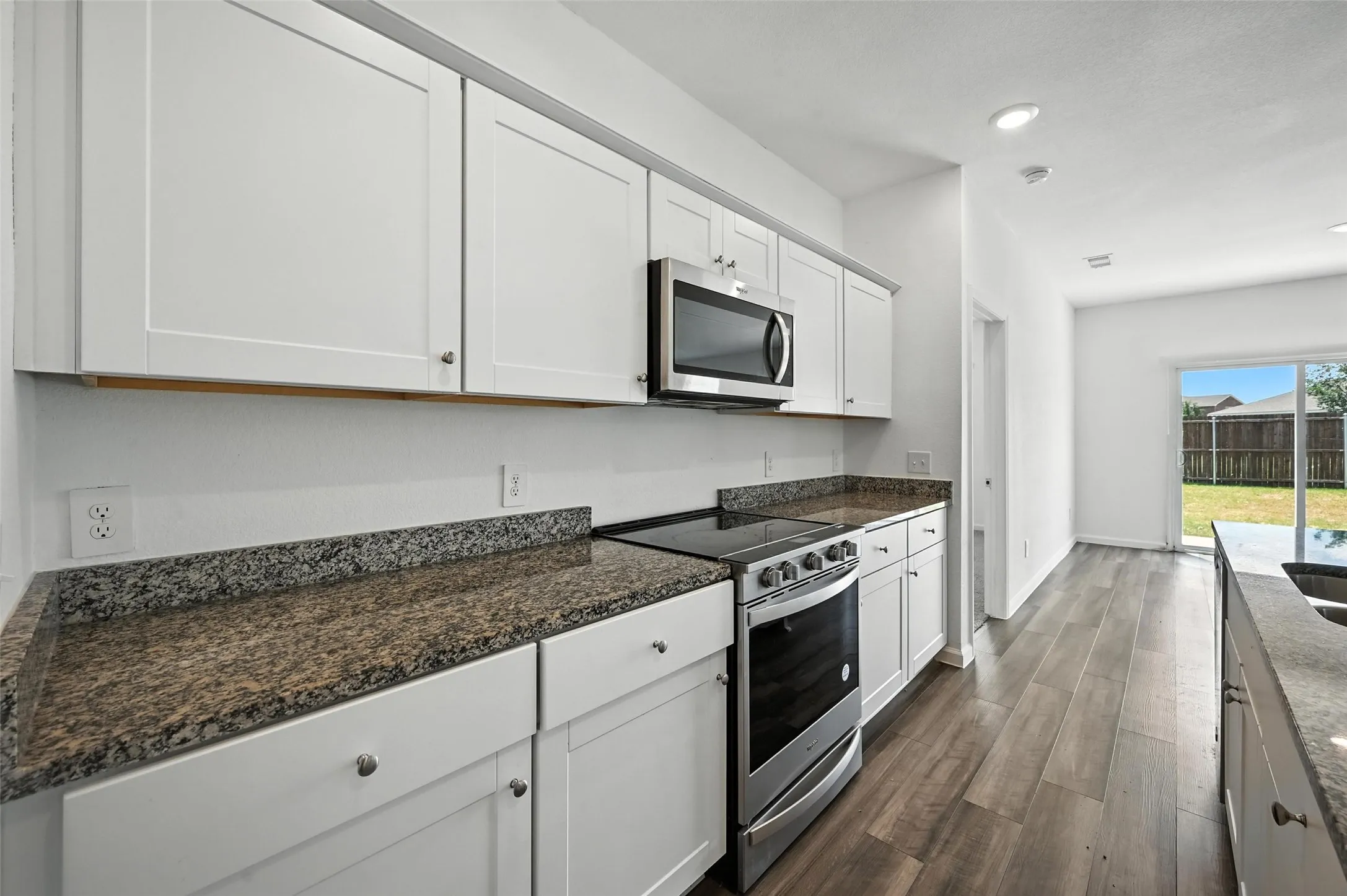 Single Family Residence For Rent in Tarrant County , 1637 Escondido Drive, Fort Worth, Texas 76052, 4 Bedroom, 2 Bathroom, 2 Garage spaces, 1,887 Sqft, built in 2021, mls#21304094, Real Estate Agent in Fort Worth, Homes For Rent in Tarrant county, Homes For Rent in Fort Worth, Realtor in Fort Worth Texas, Real Estate Brokerage Independent Realty Texas, Luminita Cordes Realtor