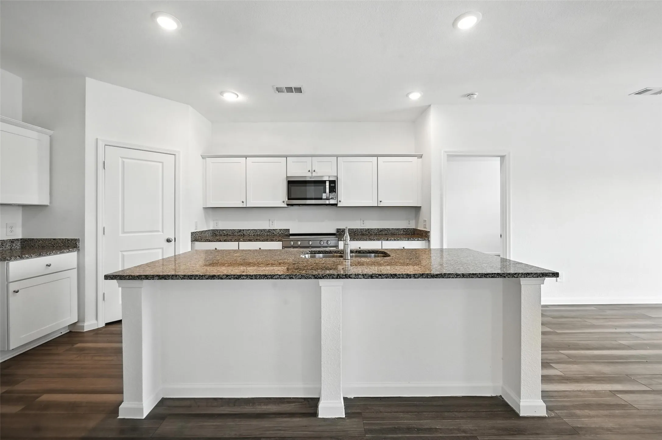 Single Family Residence For Rent in Tarrant County , 1637 Escondido Drive, Fort Worth, Texas 76052, 4 Bedroom, 2 Bathroom, 2 Garage spaces, 1,887 Sqft, built in 2021, mls#21304094, Real Estate Agent in Fort Worth, Homes For Rent in Tarrant county, Homes For Rent in Fort Worth, Realtor in Fort Worth Texas, Real Estate Brokerage Independent Realty Texas, Luminita Cordes Realtor