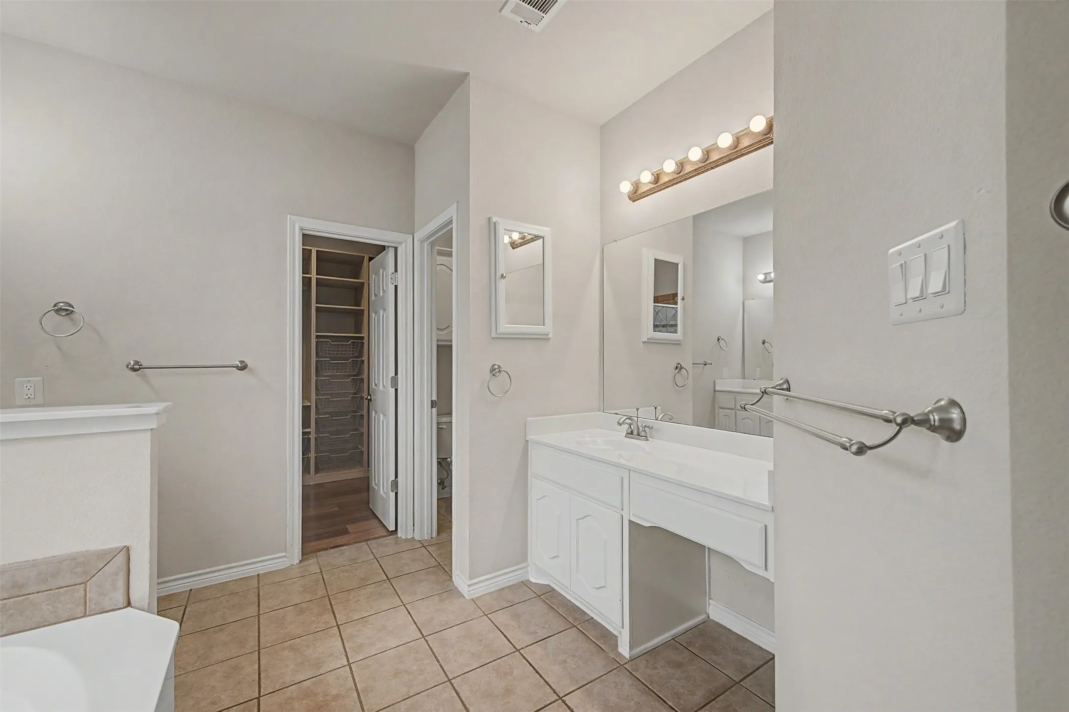 Owner's bathroom