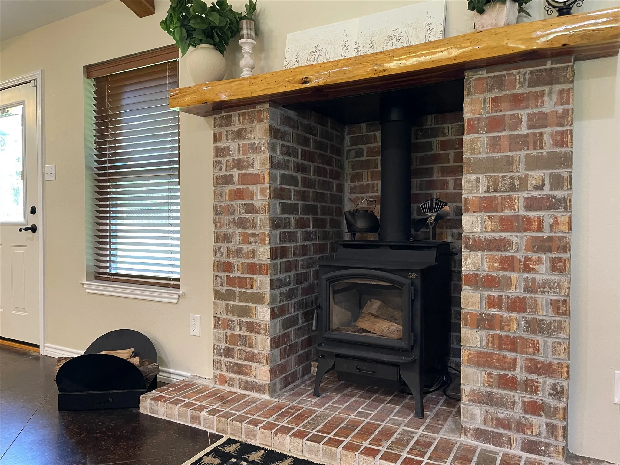 Freestanding WB Stove, Chimney Cap & Triple-Walled Flue