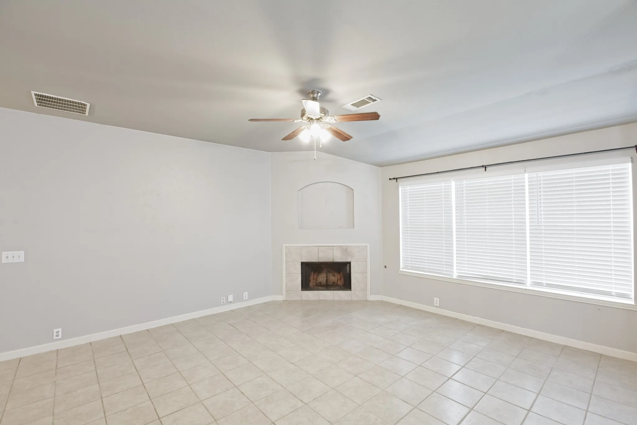 Single Family Residence For Rent in Collin County , 2309 Mallard Drive, Melissa, Texas 75454, 3 Bedroom, 2 Bathroom, 2 Garage spaces, 1,738 Sqft, built in 2002, mls#21304114, Real Estate Agent in Melissa, Homes For Rent in Collin county, Homes For Rent in Melissa, Realtor in Melissa Texas, Real Estate Brokerage Independent Realty Texas, Luminita Cordes Realtor