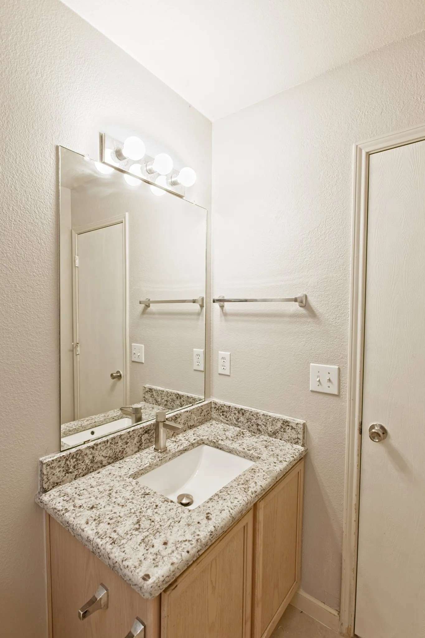 Single Family Residence For Rent in Collin County , 2309 Mallard Drive, Melissa, Texas 75454, 3 Bedroom, 2 Bathroom, 2 Garage spaces, 1,738 Sqft, built in 2002, mls#21304114, Real Estate Agent in Melissa, Homes For Rent in Collin county, Homes For Rent in Melissa, Realtor in Melissa Texas, Real Estate Brokerage Independent Realty Texas, Luminita Cordes Realtor
