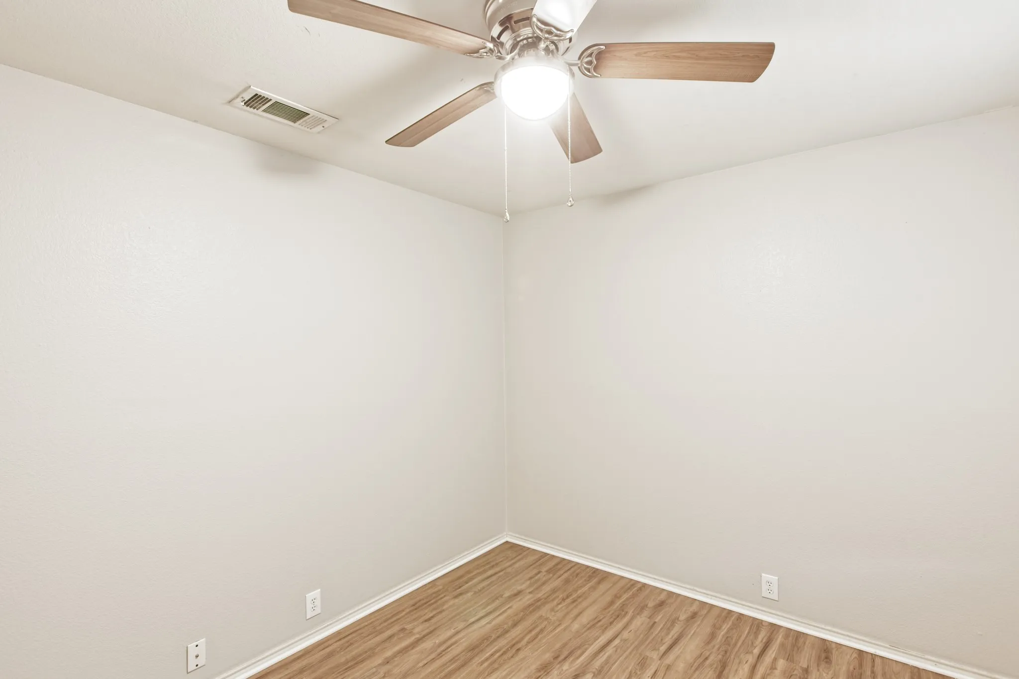 Single Family Residence For Rent in Collin County , 2309 Mallard Drive, Melissa, Texas 75454, 3 Bedroom, 2 Bathroom, 2 Garage spaces, 1,738 Sqft, built in 2002, mls#21304114, Real Estate Agent in Melissa, Homes For Rent in Collin county, Homes For Rent in Melissa, Realtor in Melissa Texas, Real Estate Brokerage Independent Realty Texas, Luminita Cordes Realtor