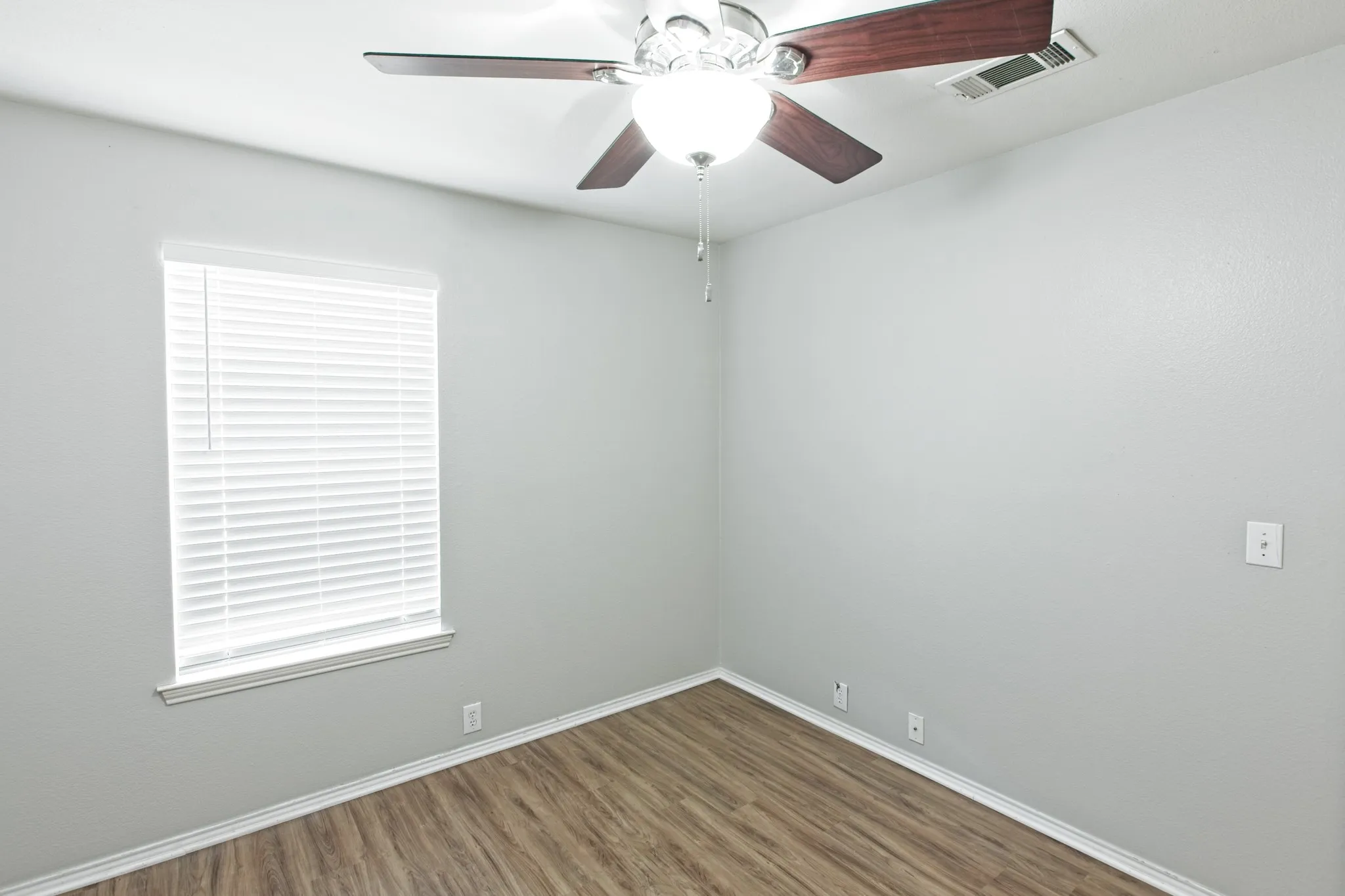 Single Family Residence For Rent in Collin County , 2309 Mallard Drive, Melissa, Texas 75454, 3 Bedroom, 2 Bathroom, 2 Garage spaces, 1,738 Sqft, built in 2002, mls#21304114, Real Estate Agent in Melissa, Homes For Rent in Collin county, Homes For Rent in Melissa, Realtor in Melissa Texas, Real Estate Brokerage Independent Realty Texas, Luminita Cordes Realtor
