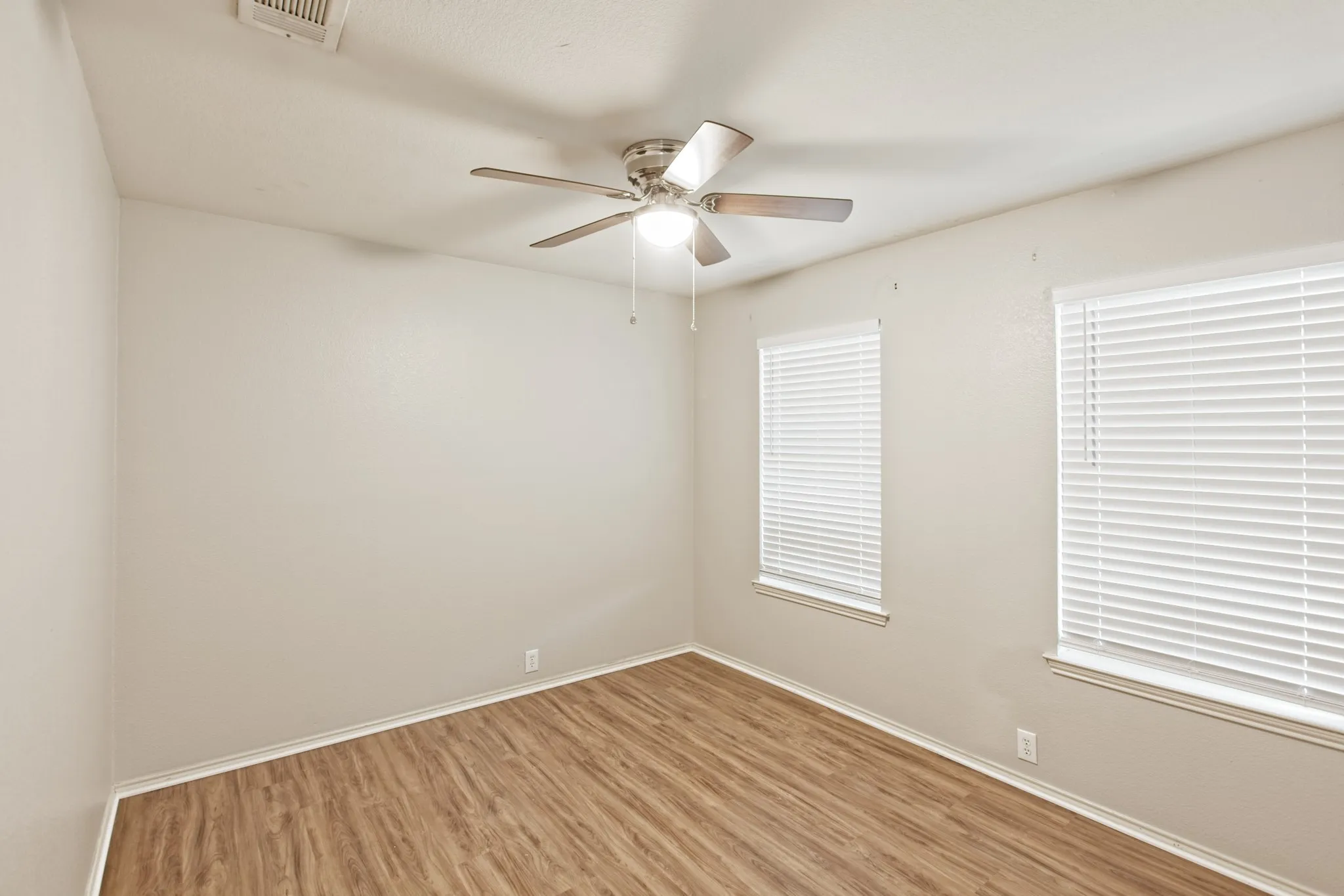 Single Family Residence For Rent in Collin County , 2309 Mallard Drive, Melissa, Texas 75454, 3 Bedroom, 2 Bathroom, 2 Garage spaces, 1,738 Sqft, built in 2002, mls#21304114, Real Estate Agent in Melissa, Homes For Rent in Collin county, Homes For Rent in Melissa, Realtor in Melissa Texas, Real Estate Brokerage Independent Realty Texas, Luminita Cordes Realtor