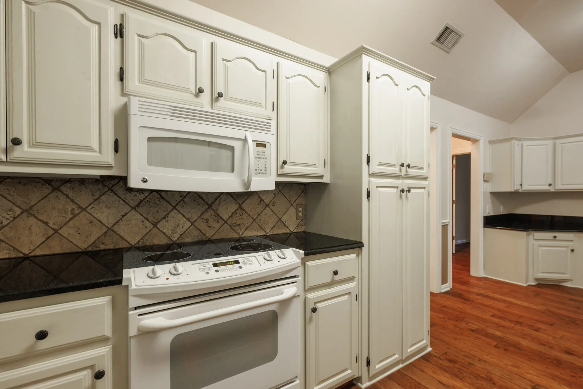 Single Family Residence For Rent in Taylor County , 3726 Pensacola Drive, Abilene, Texas 79606, 4 Bedroom, 3 Bathroom, 2 Garage spaces, 2,126 Sqft, built in 1994, mls#21304113, Real Estate Agent in Abilene, Homes For Rent in Taylor county, Homes For Rent in Abilene, Realtor in Abilene Texas, Real Estate Brokerage Independent Realty Texas, Luminita Cordes Realtor