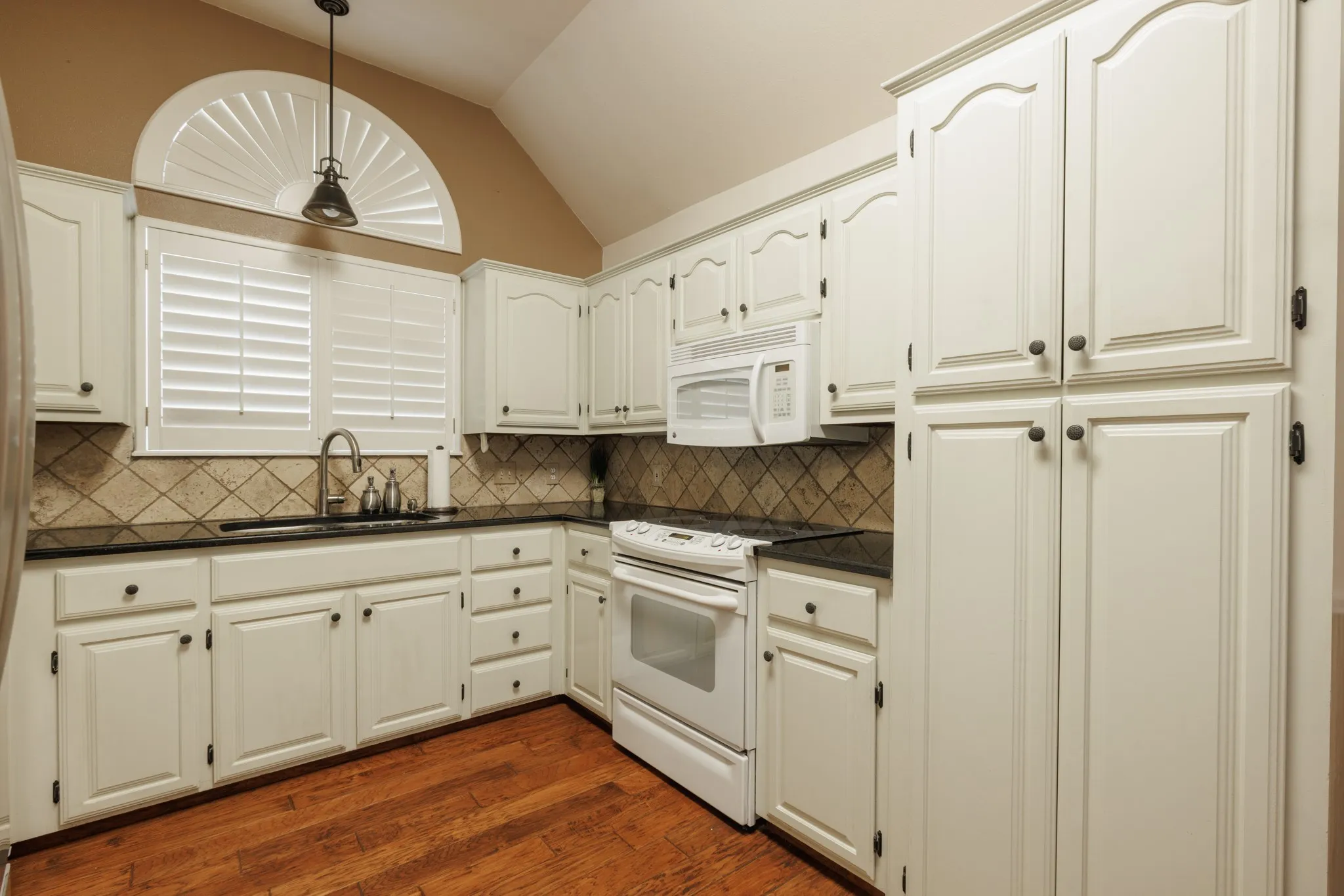 Single Family Residence For Rent in Taylor County , 3726 Pensacola Drive, Abilene, Texas 79606, 4 Bedroom, 3 Bathroom, 2 Garage spaces, 2,126 Sqft, built in 1994, mls#21304113, Real Estate Agent in Abilene, Homes For Rent in Taylor county, Homes For Rent in Abilene, Realtor in Abilene Texas, Real Estate Brokerage Independent Realty Texas, Luminita Cordes Realtor