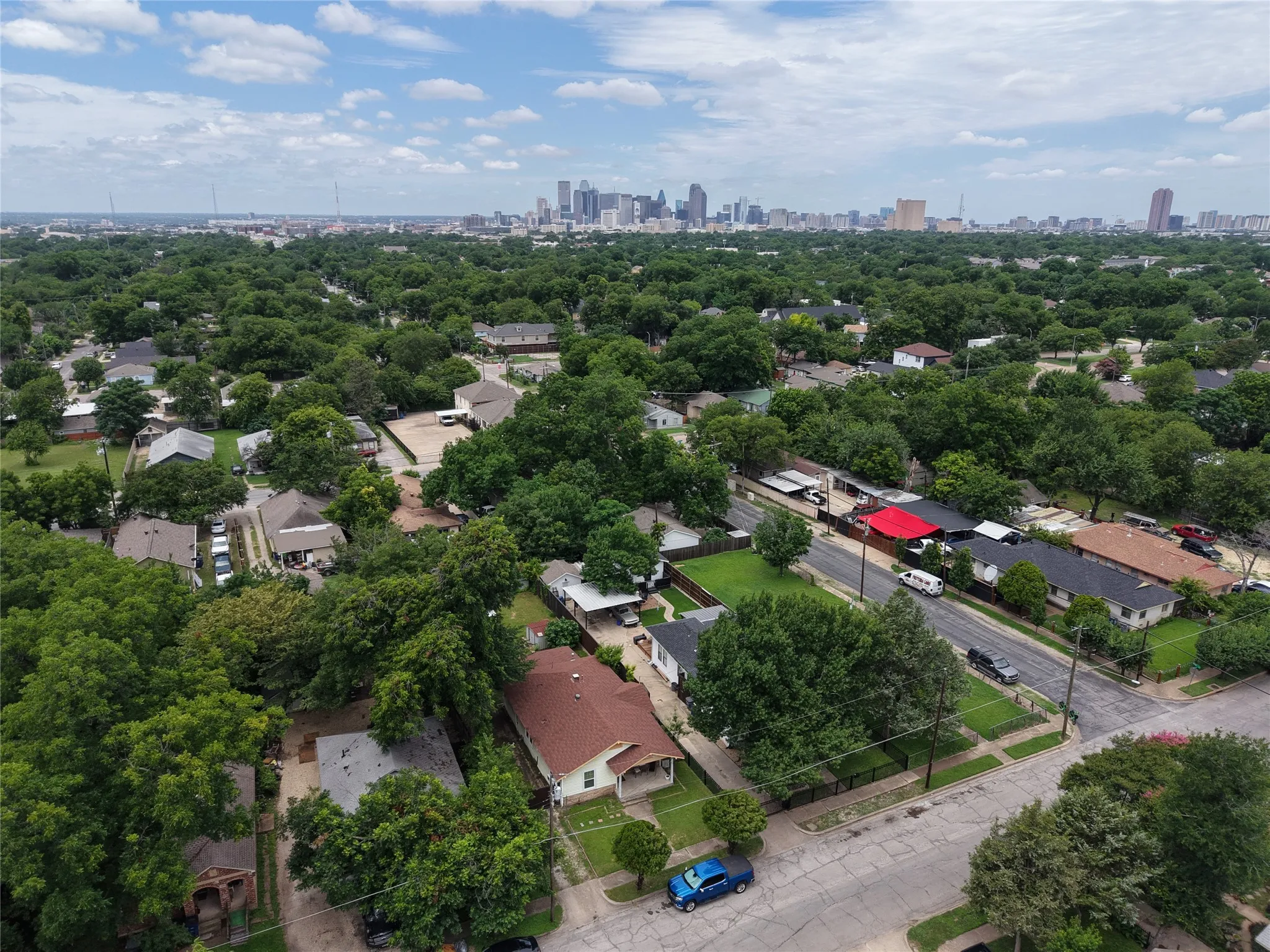 Single Family Residence For Sale in Dallas County , 611 Wayne Street, Dallas, Texas 75223, 3 Bedroom, 2 Bathroom, Garage spaces, 1,224 Sqft, built in 1930, mls#21304124, Real Estate Agent in Dallas, Homes For Sale in Dallas county, Homes For Sale in Dallas, Realtor in Dallas Texas, Real Estate Brokerage Independent Realty Texas, Luminita Cordes Realtor