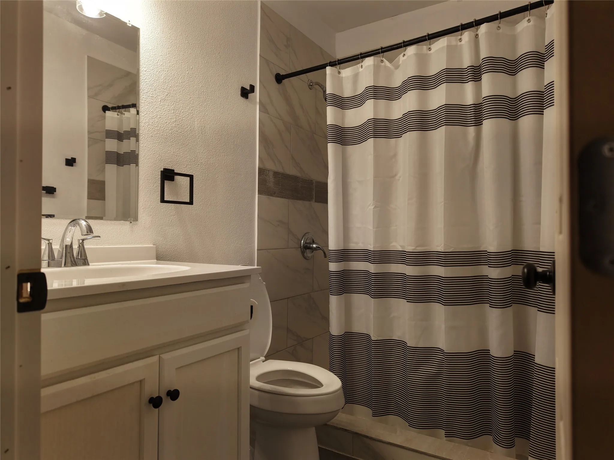 Single Family Residence For Sale in Dallas County , 611 Wayne Street, Dallas, Texas 75223, 3 Bedroom, 2 Bathroom, Garage spaces, 1,224 Sqft, built in 1930, mls#21304124, Real Estate Agent in Dallas, Homes For Sale in Dallas county, Homes For Sale in Dallas, Realtor in Dallas Texas, Real Estate Brokerage Independent Realty Texas, Luminita Cordes Realtor