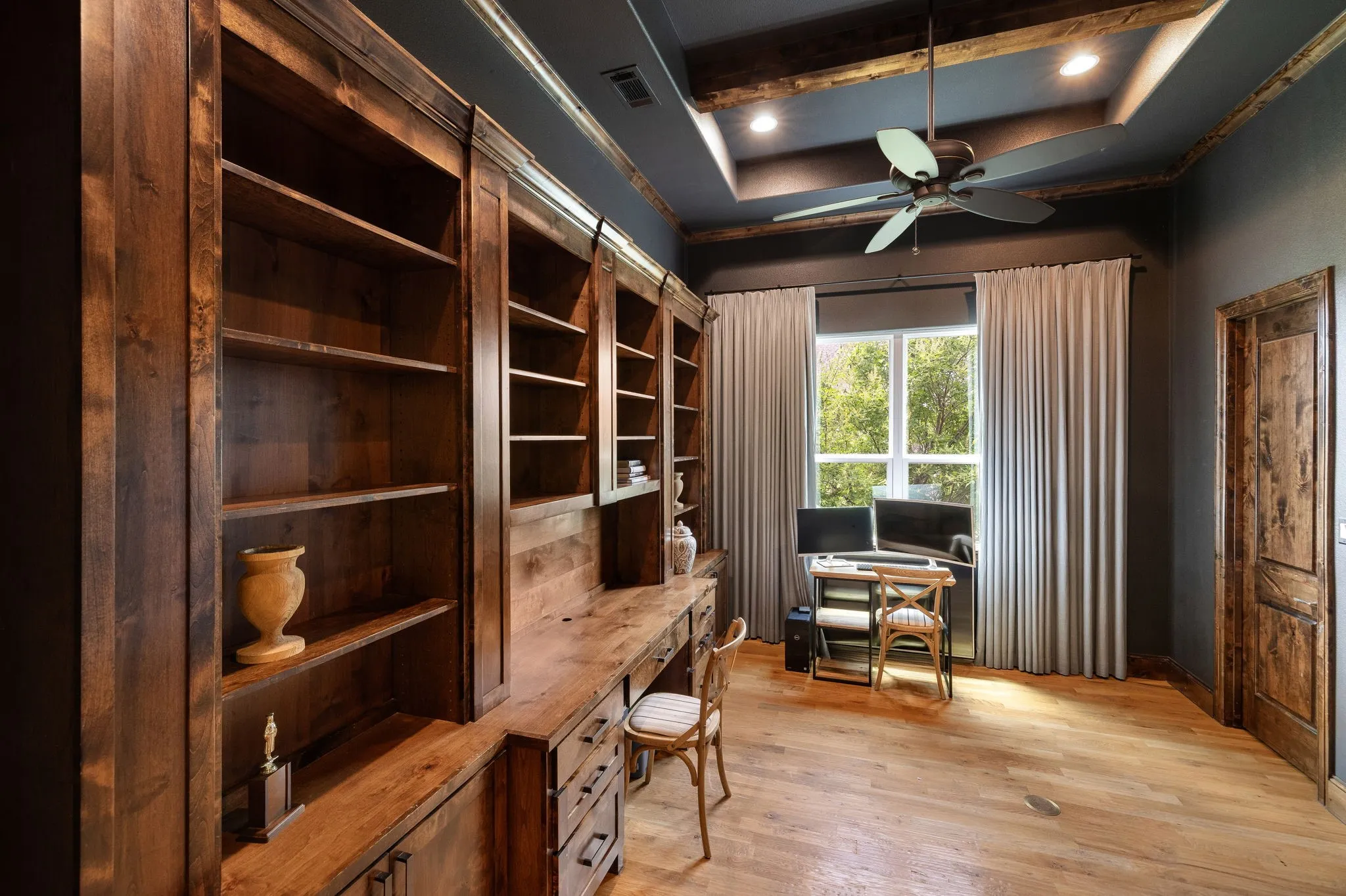 Single Family Residence For Sale in Collin County , 515 Mark Drive, Lucas, Texas 75002, 5 Bedroom, 6 Bathroom, 5 Garage spaces, 5,155 Sqft, built in 2017, mls#21301399, Real Estate Agent in Lucas, Homes For Sale in Collin county, Homes For Sale in Lucas, Realtor in Lucas Texas, Real Estate Brokerage Independent Realty Texas, Luminita Cordes Realtor