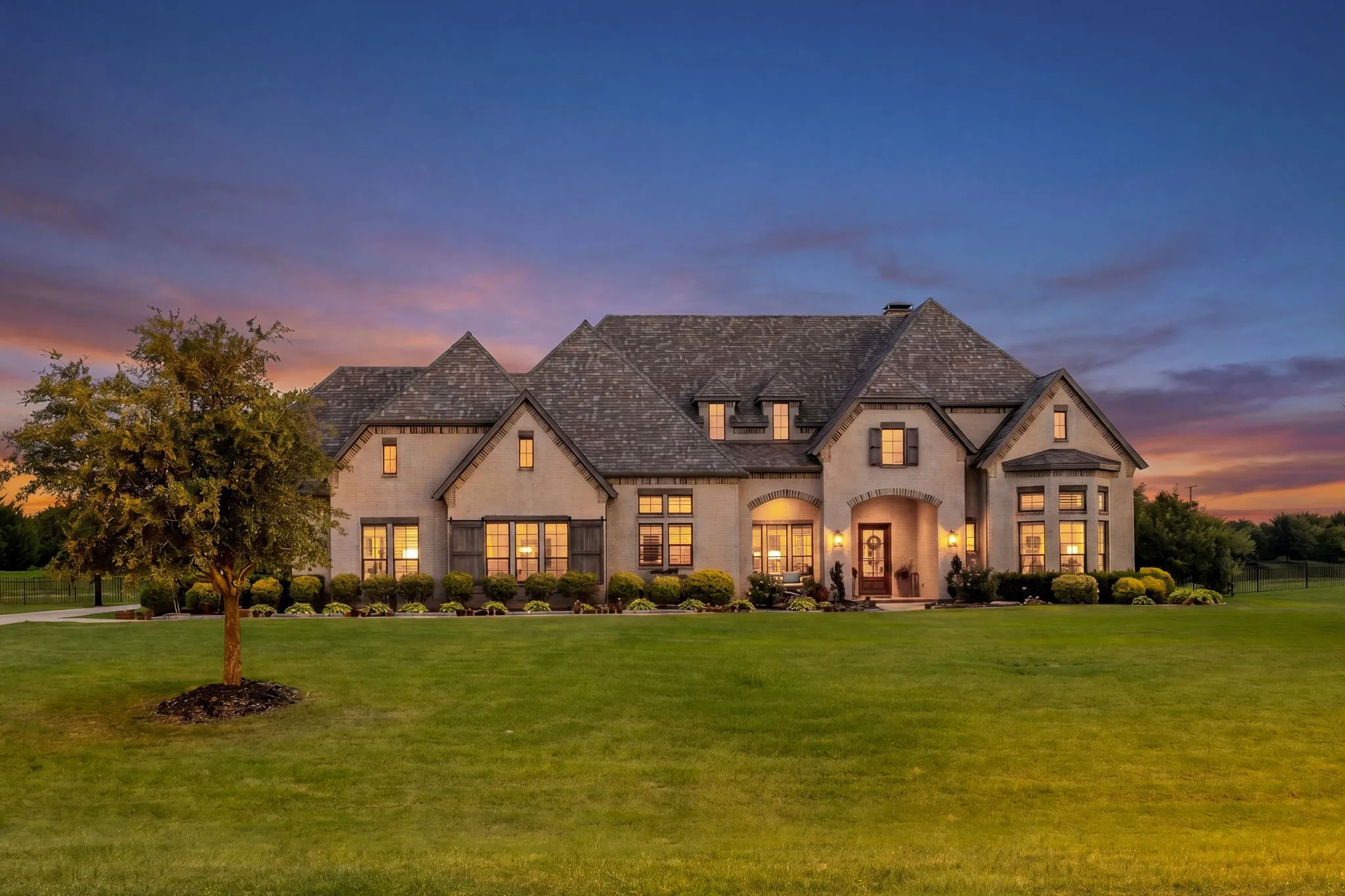 Single Family Residence For Sale in Collin County , 515 Mark Drive, Lucas, Texas 75002, 5 Bedroom, 6 Bathroom, 5 Garage spaces, 5,155 Sqft, built in 2017, mls#21301399, Real Estate Agent in Lucas, Homes For Sale in Collin county, Homes For Sale in Lucas, Realtor in Lucas Texas, Real Estate Brokerage Independent Realty Texas, Luminita Cordes Realtor