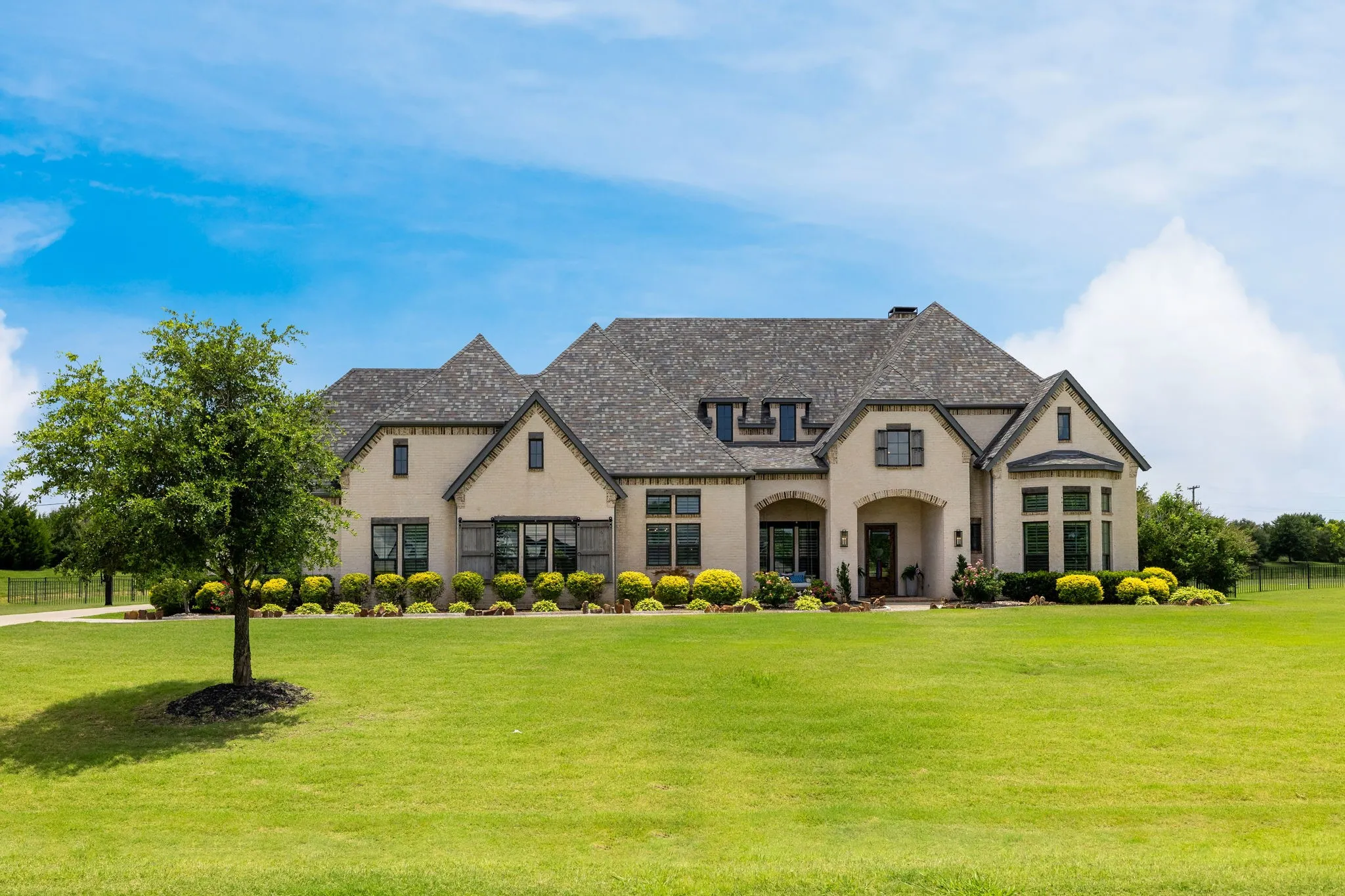 Single Family Residence For Sale in Collin County , 515 Mark Drive, Lucas, Texas 75002, 5 Bedroom, 6 Bathroom, 5 Garage spaces, 5,155 Sqft, built in 2017, mls#21301399, Real Estate Agent in Lucas, Homes For Sale in Collin county, Homes For Sale in Lucas, Realtor in Lucas Texas, Real Estate Brokerage Independent Realty Texas, Luminita Cordes Realtor