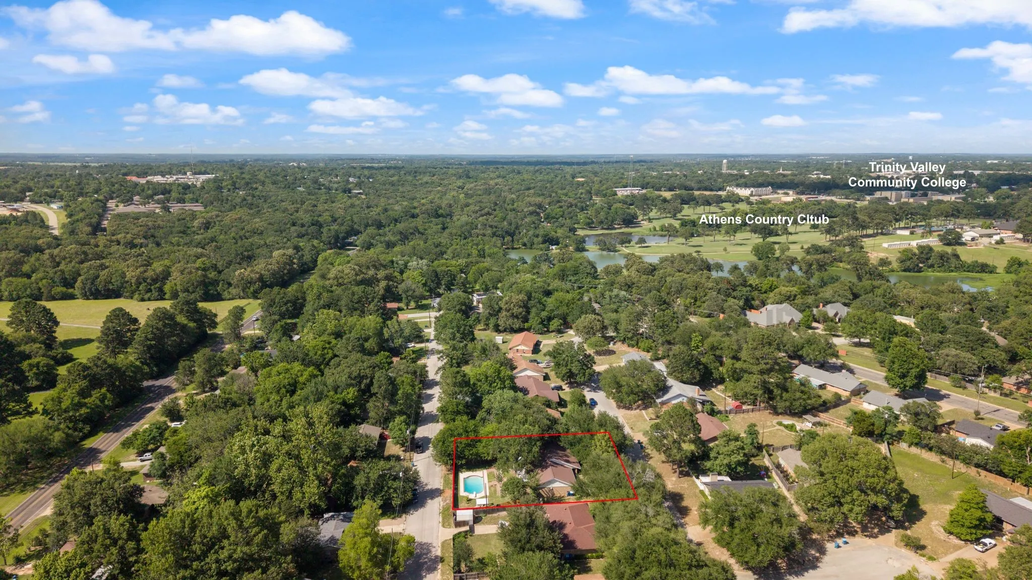 Single Family Residence For Sale in Henderson County , 110 Linda Lane, Athens, Texas 75751, 5 Bedroom, 2 Bathroom, 2 Garage spaces, 2,450 Sqft, built in 1985, mls#21303626, Real Estate Agent in Athens, Homes For Sale in Henderson county, Homes For Sale in Athens, Realtor in Athens Texas, Real Estate Brokerage Independent Realty Texas, Luminita Cordes Realtor
