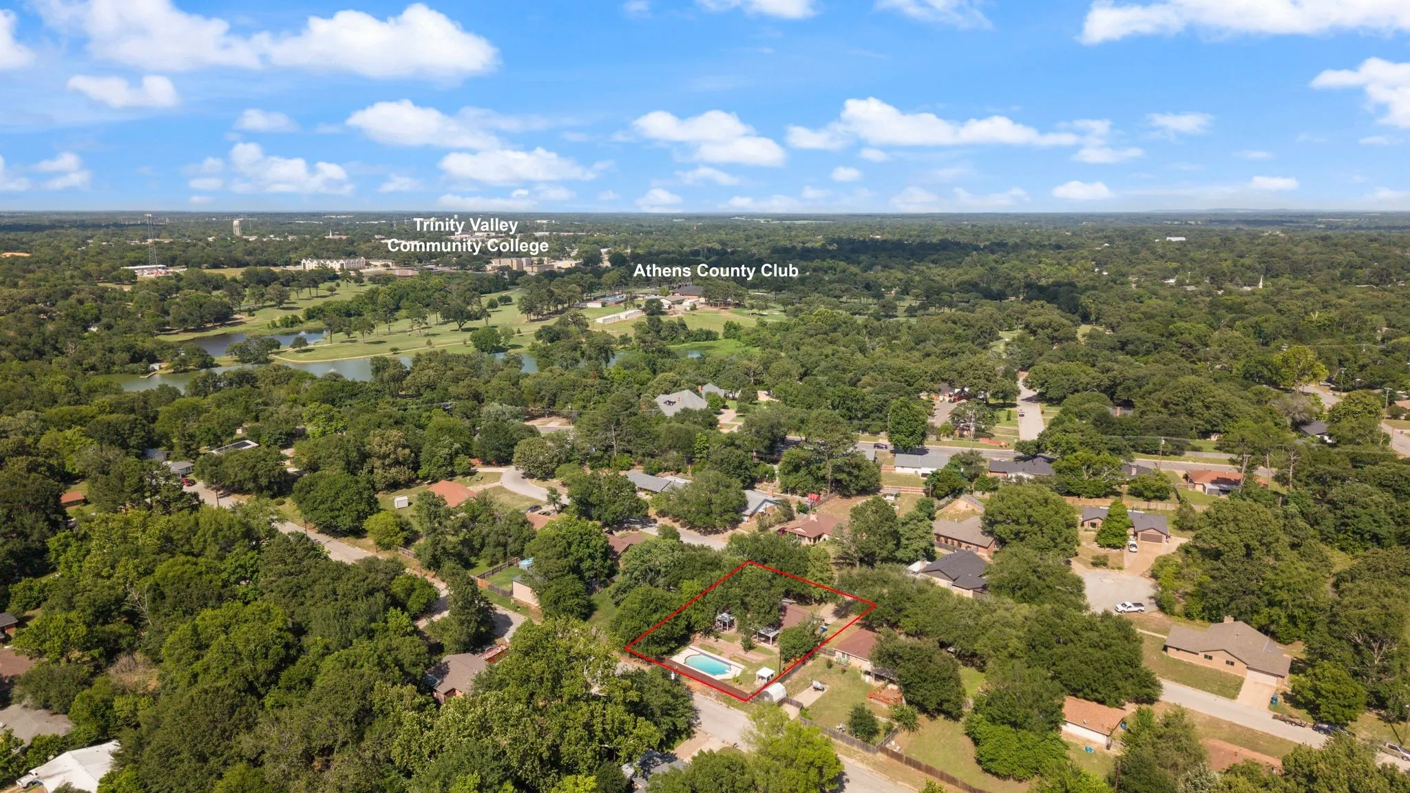 Single Family Residence For Sale in Henderson County , 110 Linda Lane, Athens, Texas 75751, 5 Bedroom, 2 Bathroom, 2 Garage spaces, 2,450 Sqft, built in 1985, mls#21303626, Real Estate Agent in Athens, Homes For Sale in Henderson county, Homes For Sale in Athens, Realtor in Athens Texas, Real Estate Brokerage Independent Realty Texas, Luminita Cordes Realtor